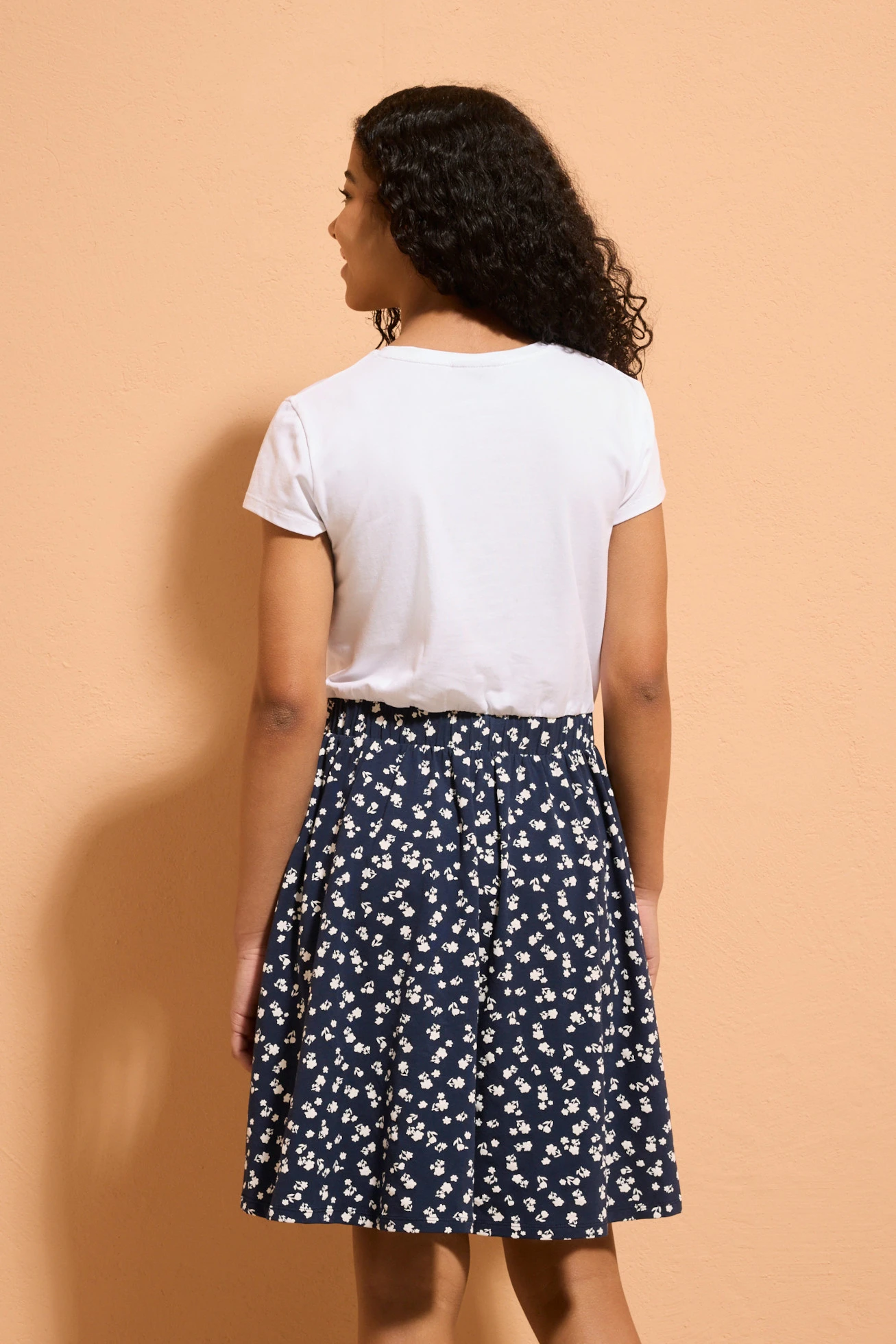 Robe en jersey coton • blanc-bleu foncé floral • Boutique bonprix