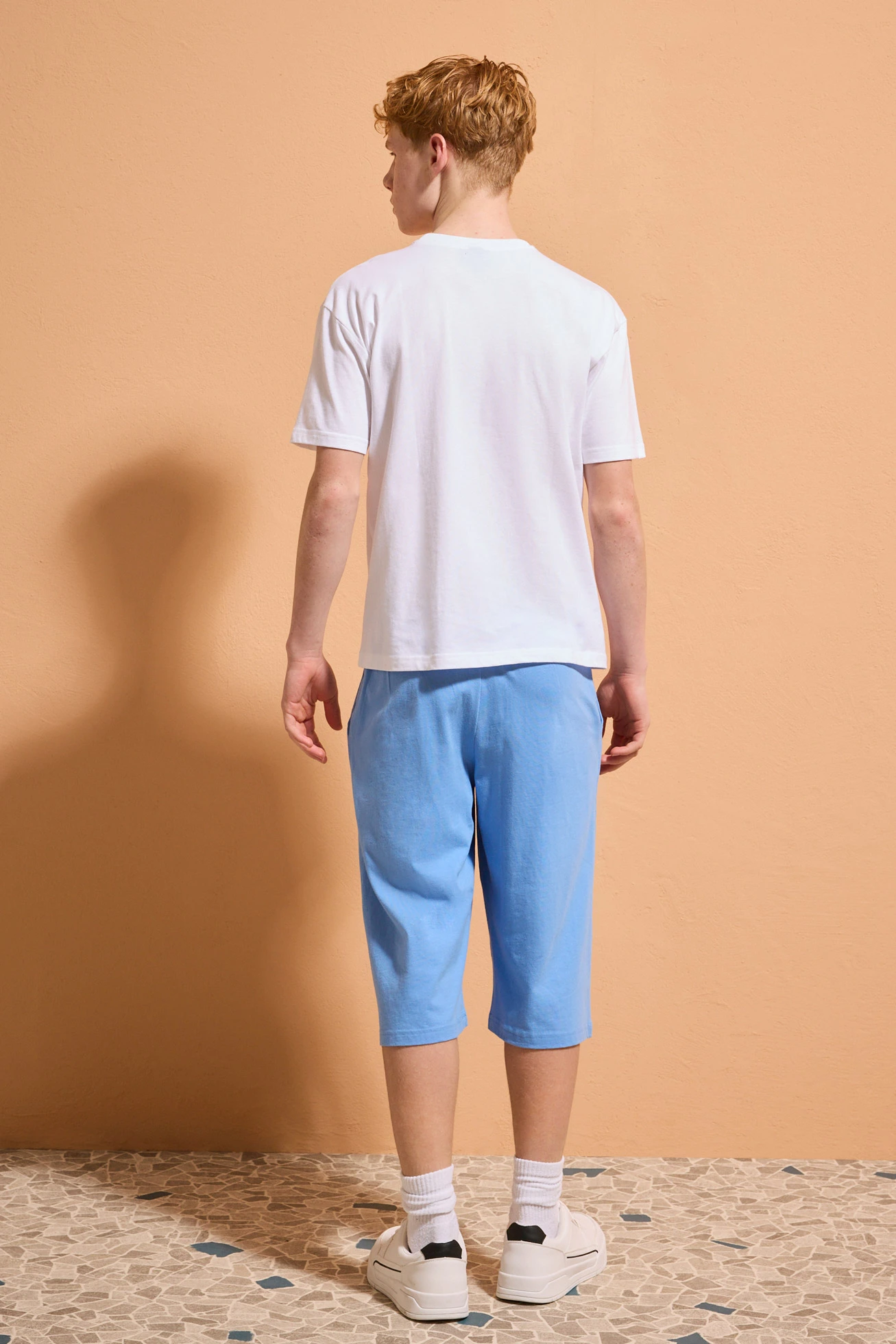 Tricou Loose Fit și bermude lungi din jerse din bumbac organic 100% (set/2 buc.) • alb+albastru modern cu imprimeu • magazin bonprix