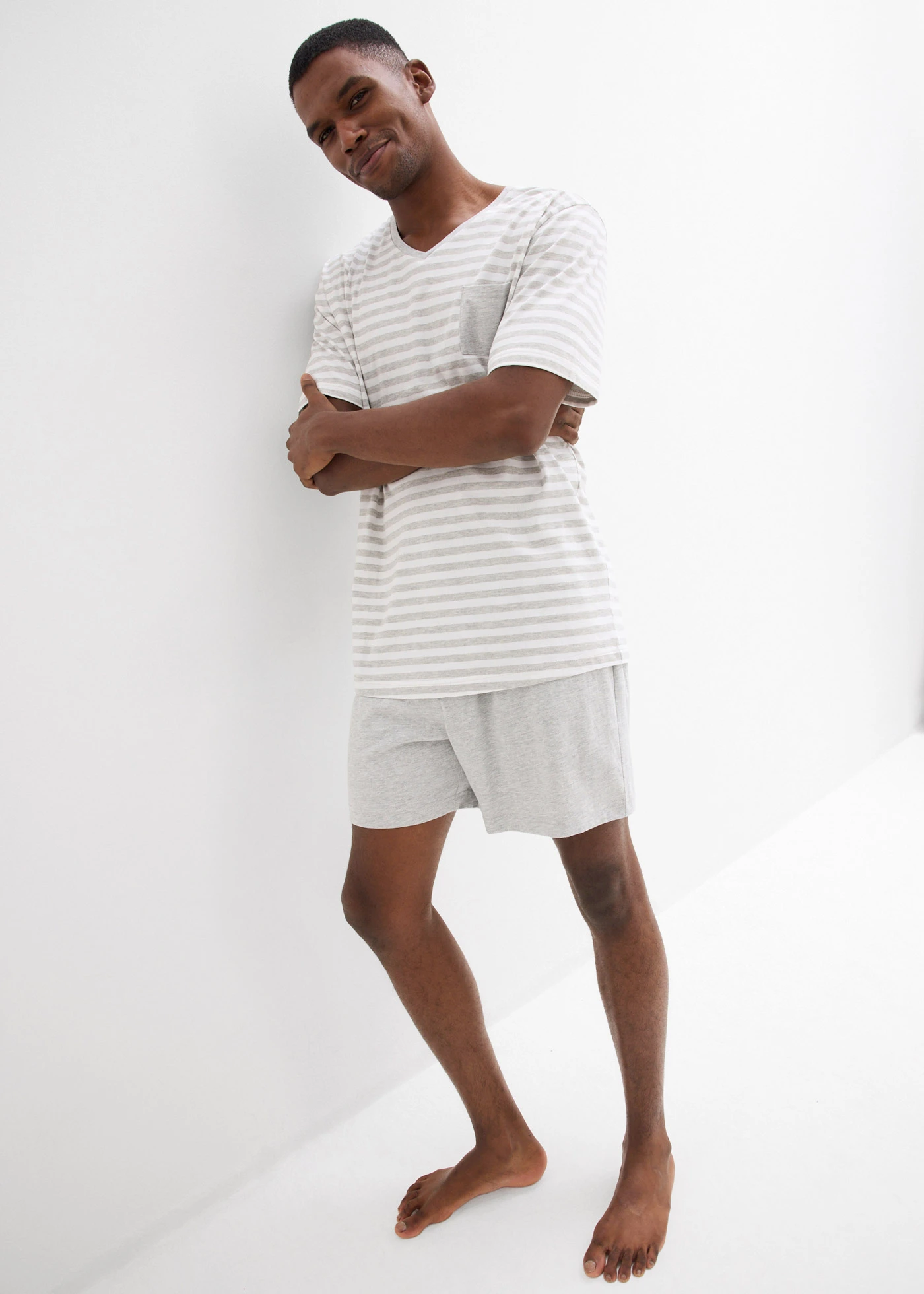 Pijama cu pantaloni scurți • gri deschis melanj/alb cu dungi • magazin bonprix