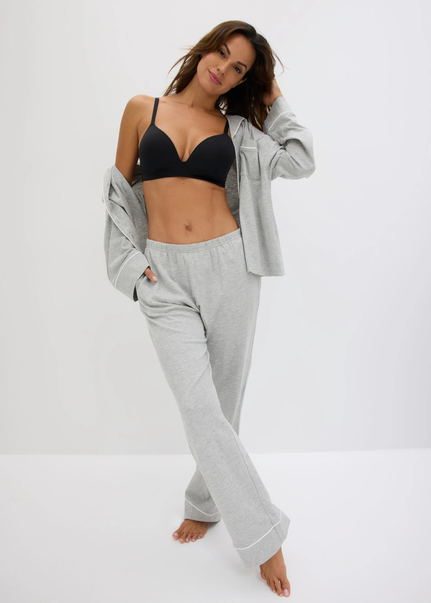 Sutien vătuit fără cusături și fără armătură • negru • magazin bonprix