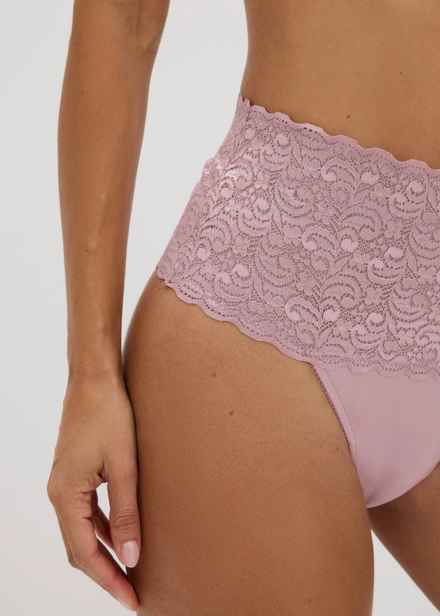 Lot de 2 strings sculptants, maintien modéré • bois de rose • Boutique bonprix