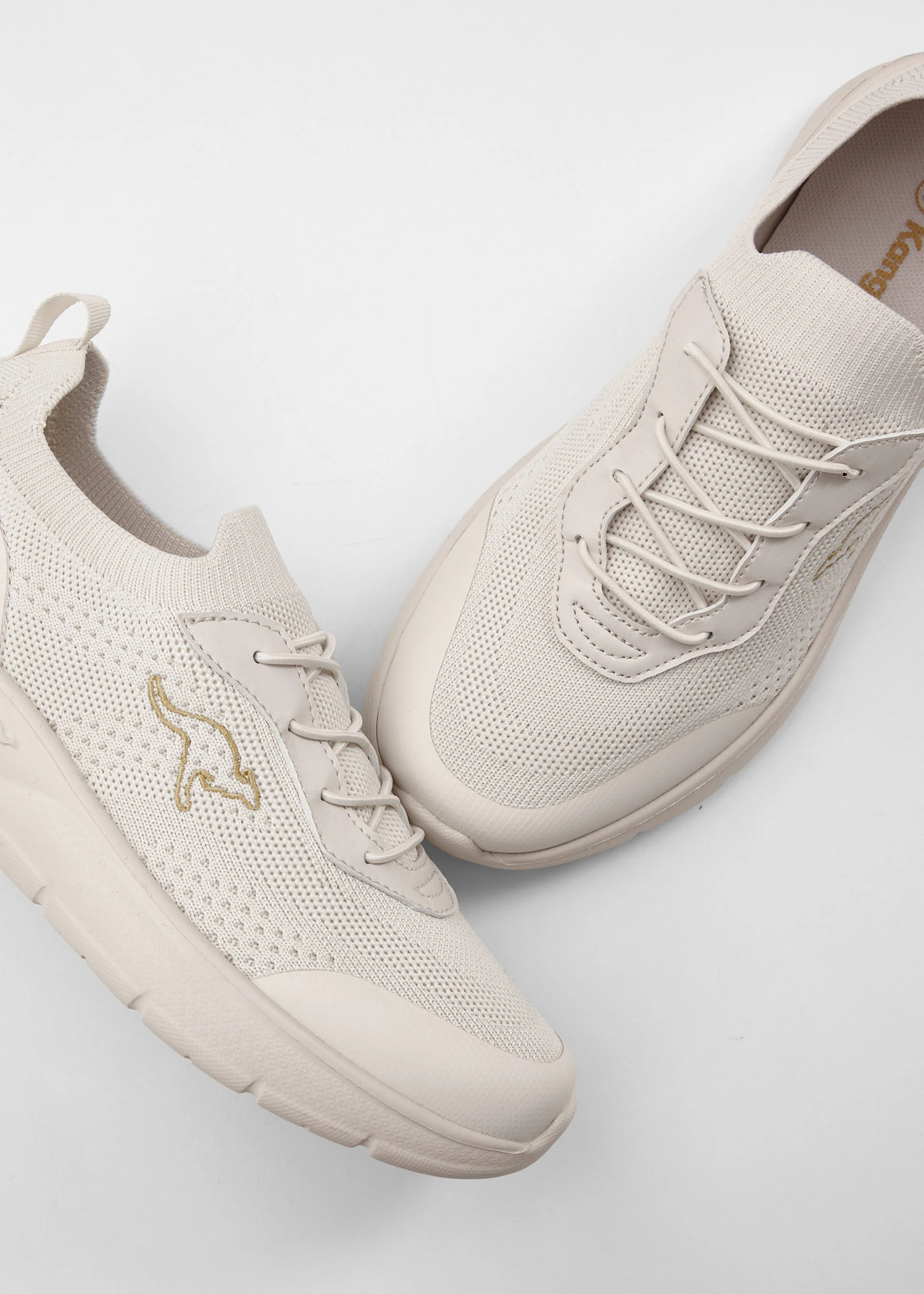 Wygodne wsuwane sneakersy marki Kangaroos z miękkiego materiału • beżowy • sklep bonprix