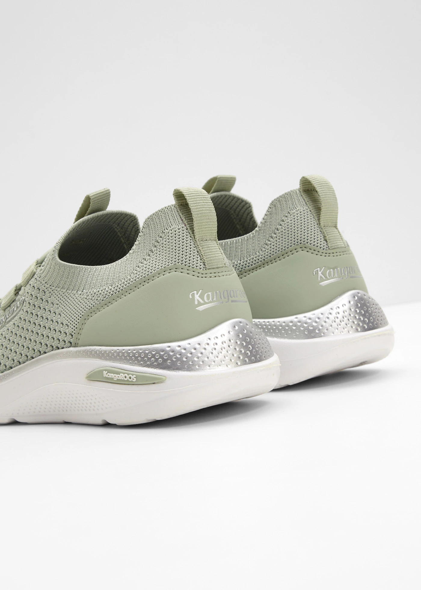 Comfortabele Kangaroos slip-in-sneakers met memory foam • saliegroen • bonprix online shop