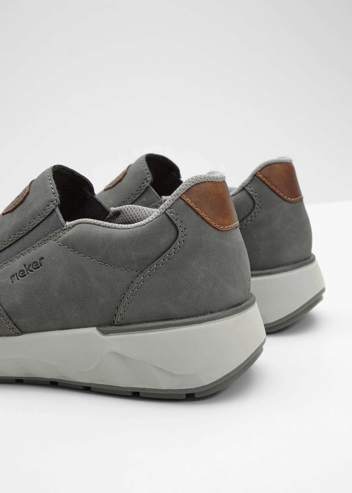 Comfortabele instappers van Rieker in comfortabele breedte • grijs • bonprix online shop