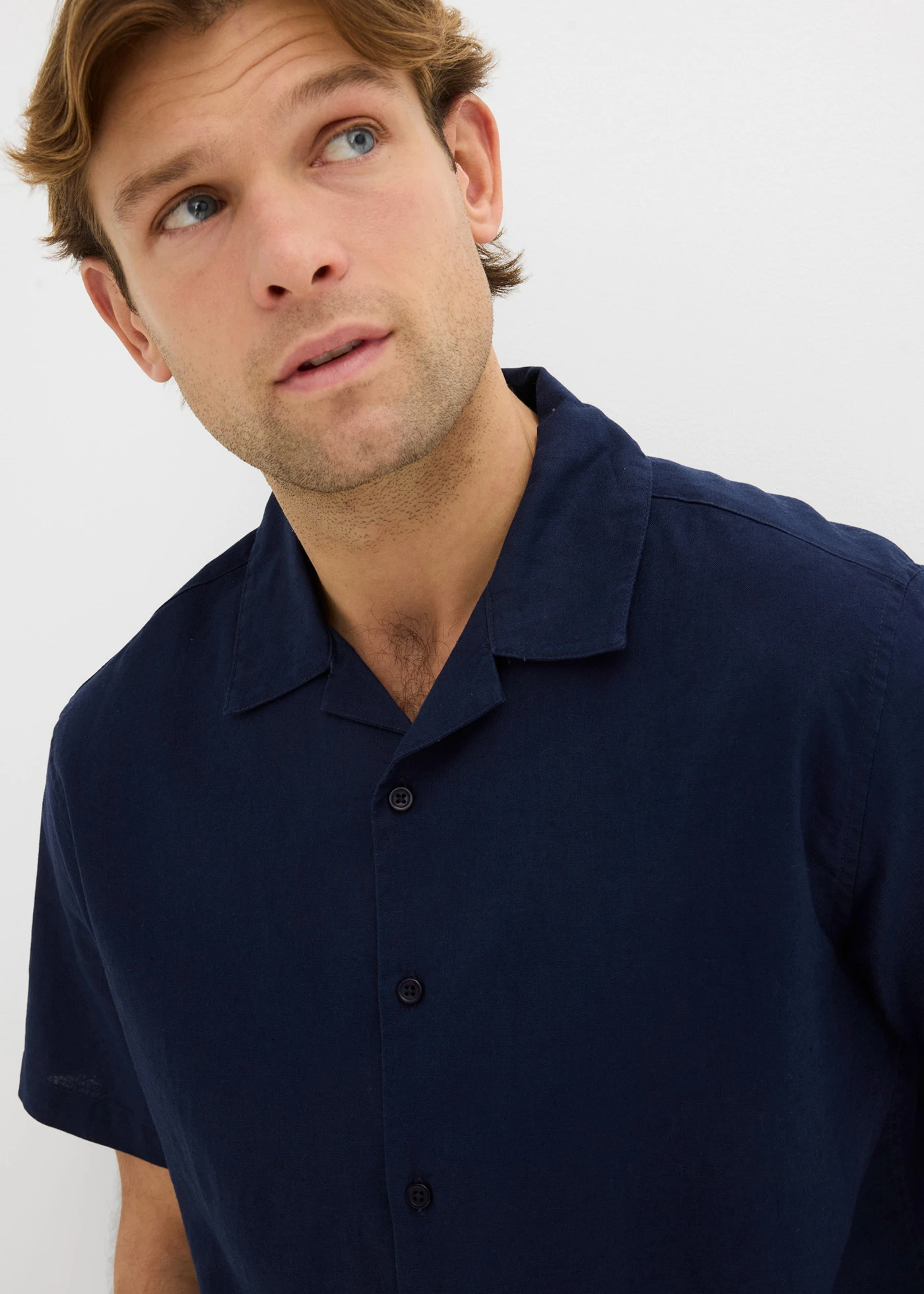 Chemise manches courtes légère, ample • bleu foncé • Boutique bonprix