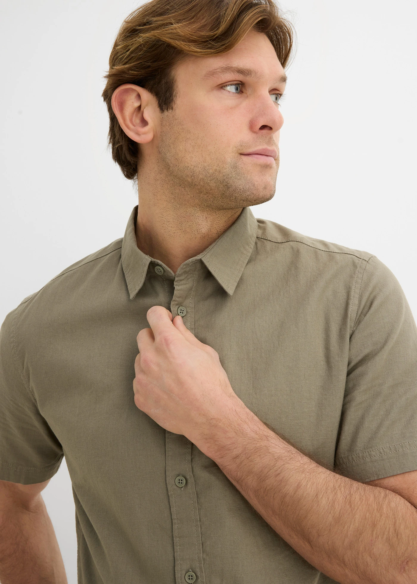 Chemise manches courtes légère • olive fumé • Boutique bonprix