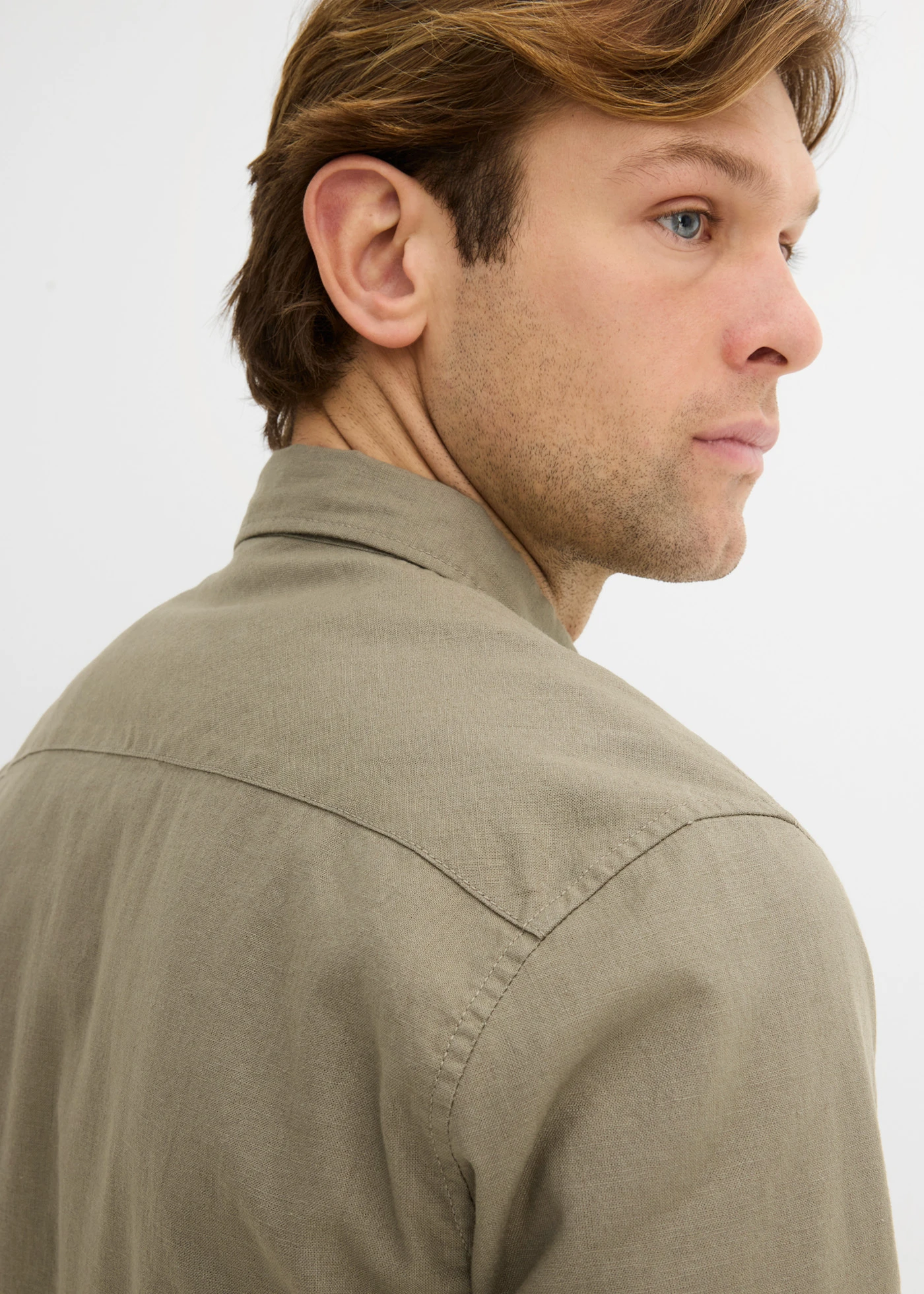 Chemise manches courtes légère • olive fumé • Boutique bonprix