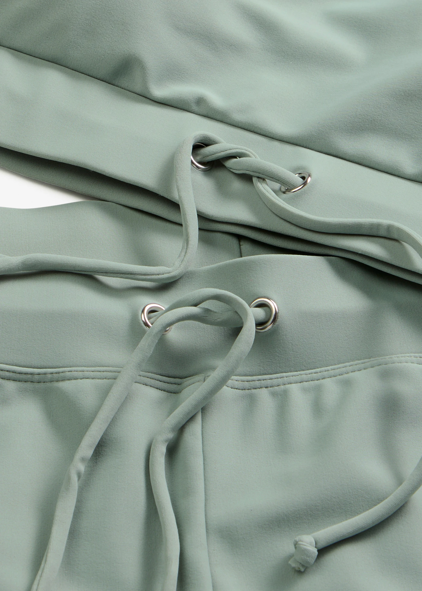 Bikini brassière et shorty (ens. 2 pces) • gris vert • Boutique bonprix