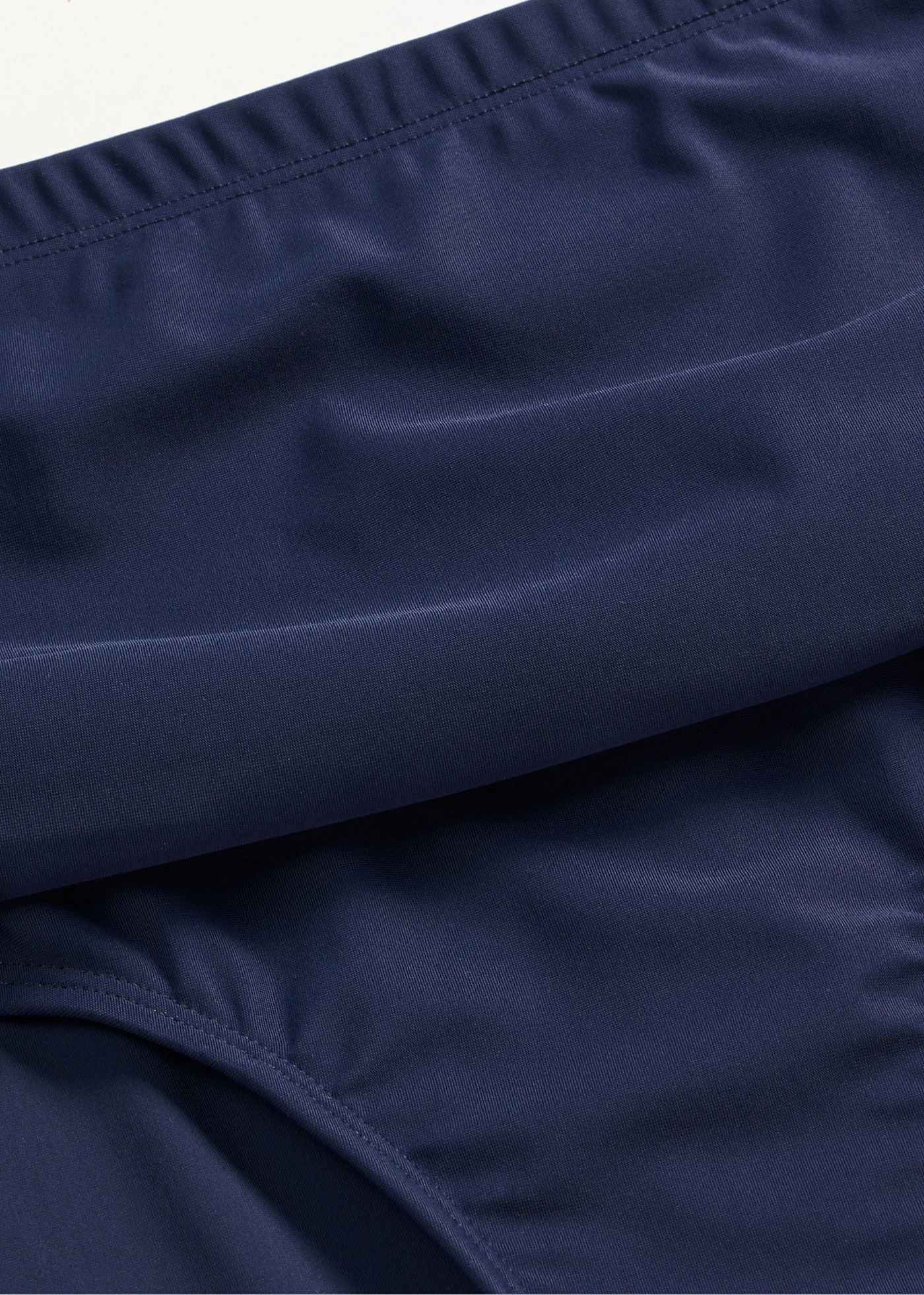 Sťahovacie bikinové nohavičky, ľahký tvarujúci efekt, nariasené • tmavomodrá • obchod bonprix