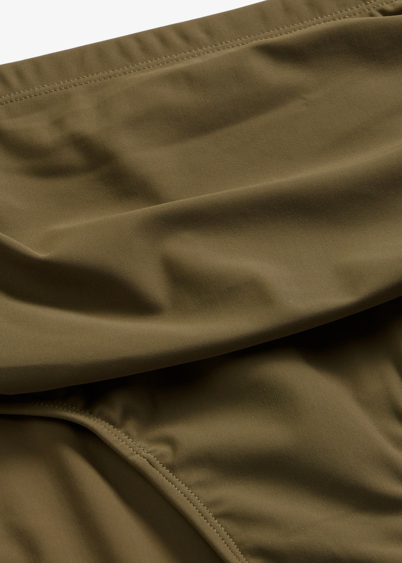 Sťahovacie bikinové nohavičky, ľahký tvarujúci efekt, nariasené • tmavoolivová • obchod bonprix