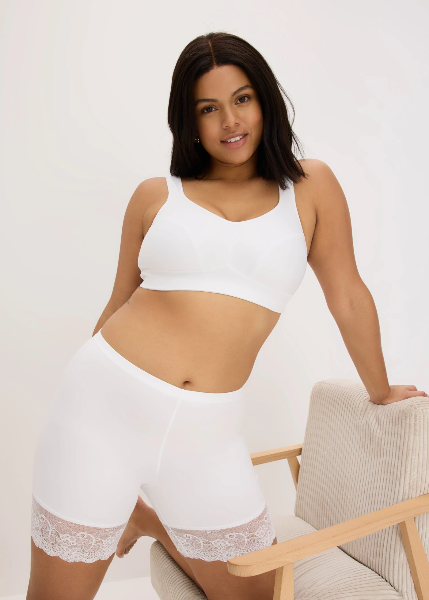 Niet schurende biker short van polyamide met kant aan de pijpjes • wit • bonprix online shop