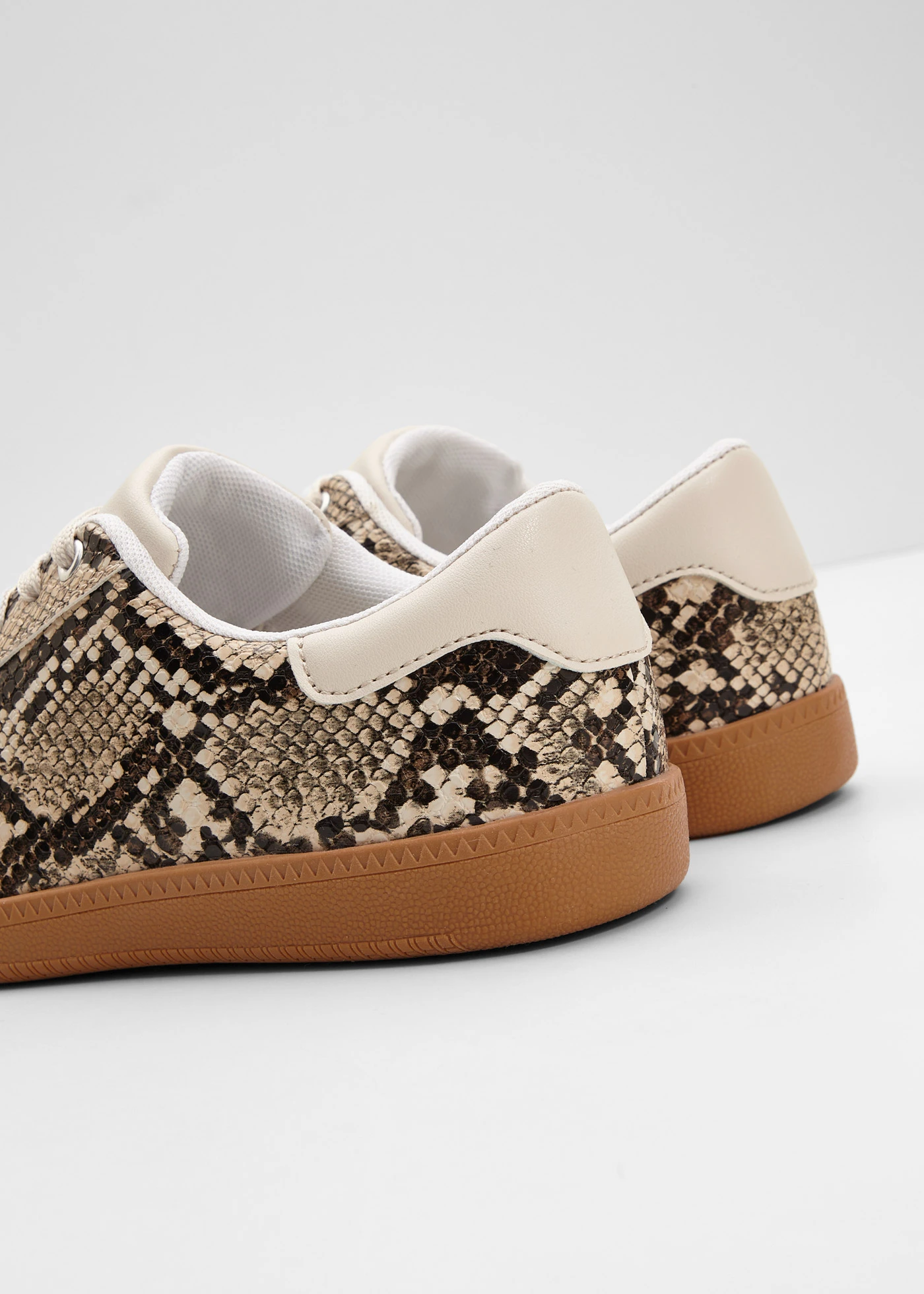 Sneakers à motif python • beige-noir python • Boutique bonprix