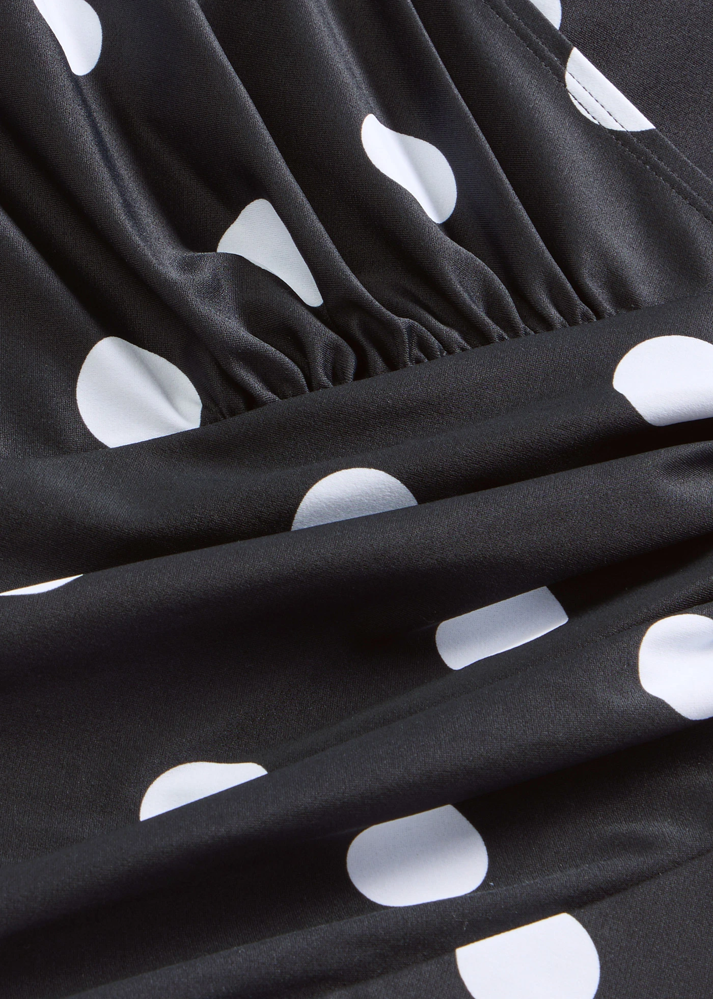 Maillot 1 pièce sculptant et croisé, maintien modéré • noir pois blanc • Boutique bonprix