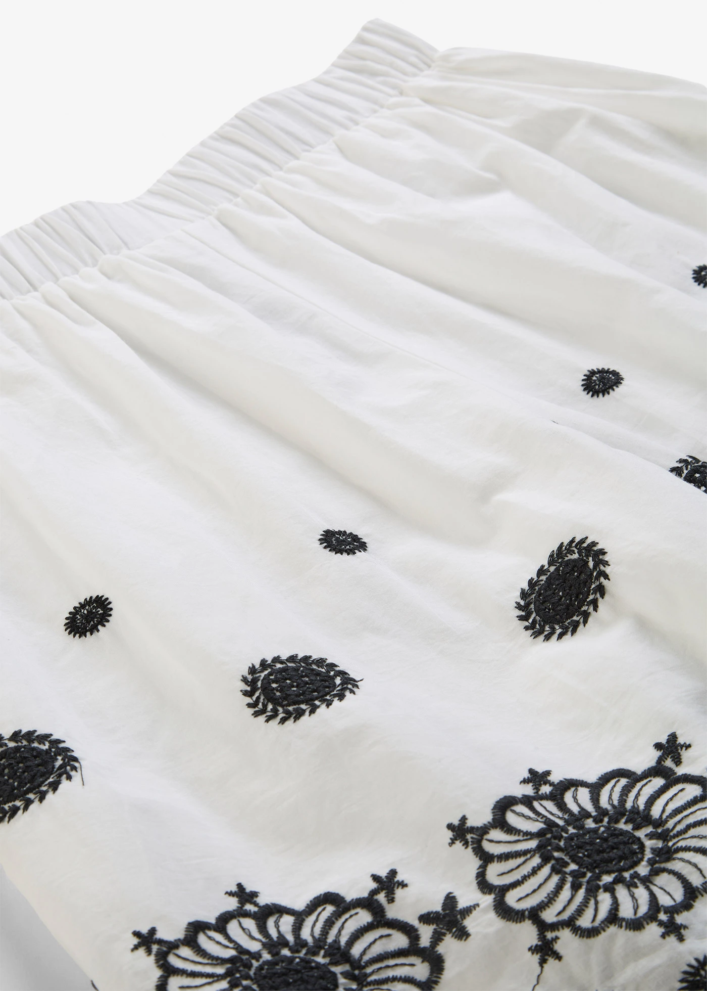 Twillshort met broderie anglaise • wolwit-zwart • bonprix online shop