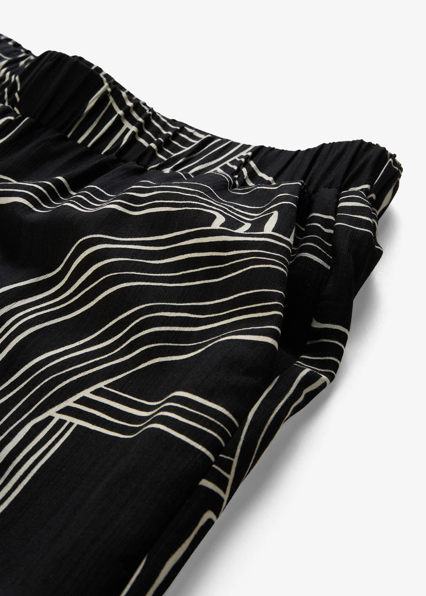 Marlene Dietrich broek in een viscosemix • parelwit-zwart grafische print • bonprix online shop