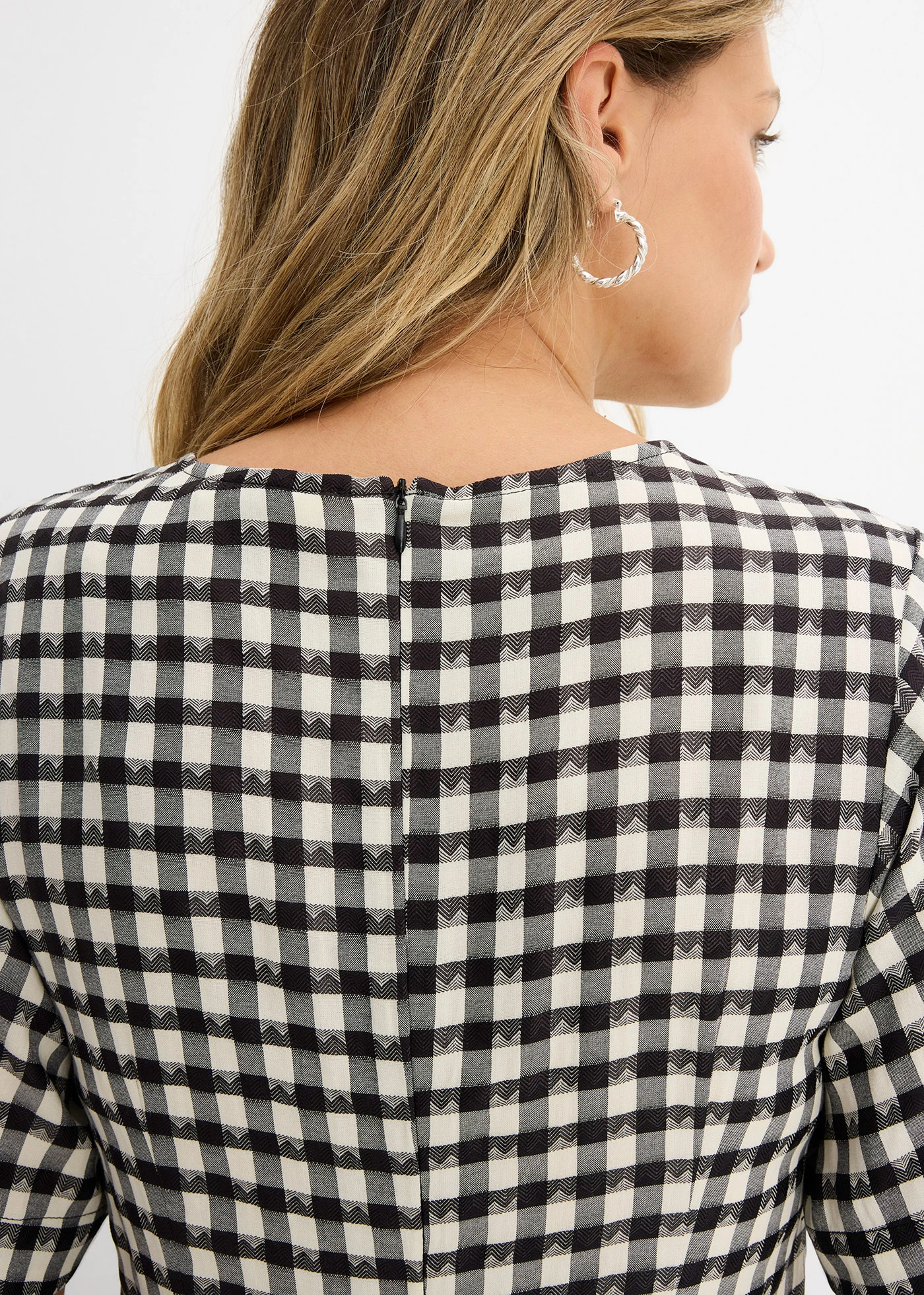 Korte jurk met bubble hem • zwart-wit geruit • bonprix online shop