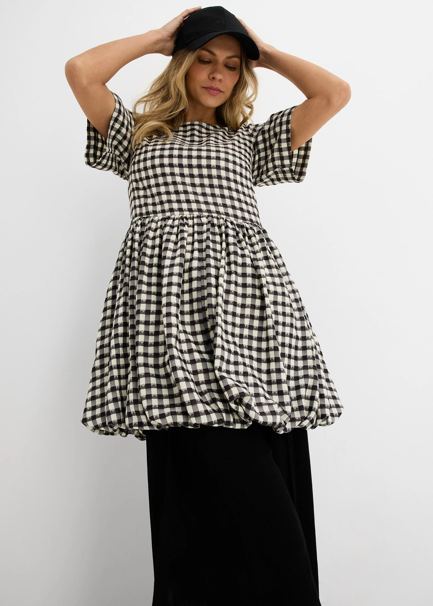 Rochie scurtă cu Bubblehem • negru/alb cadrilat • magazin bonprix