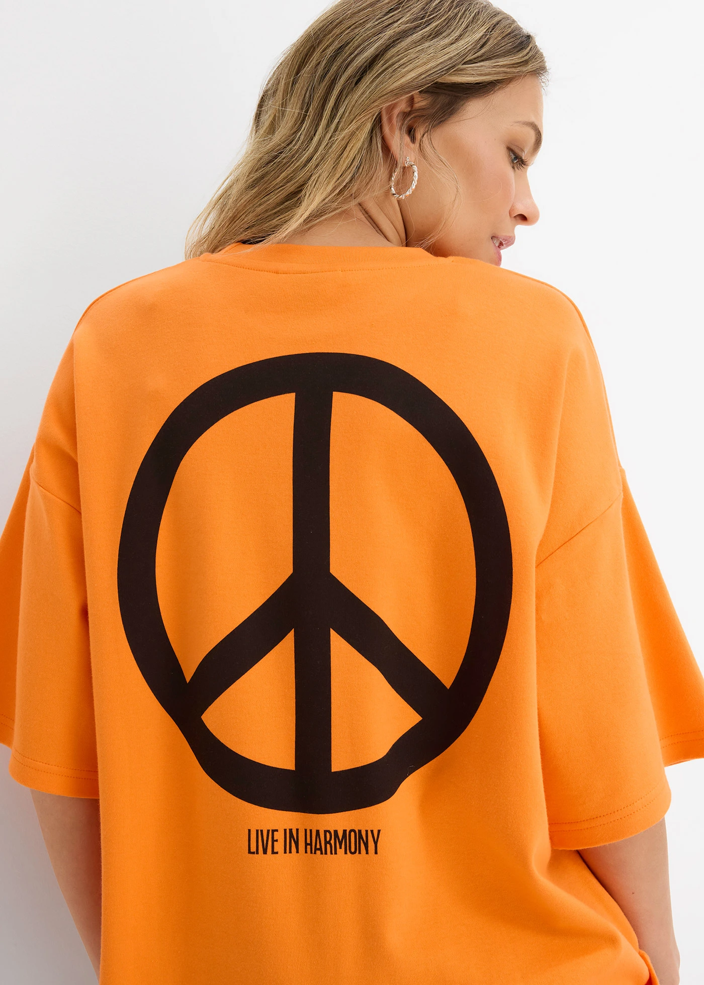 Oversized shirt van puur biologisch katoen • feloranje-zwart met print • bonprix online shop
