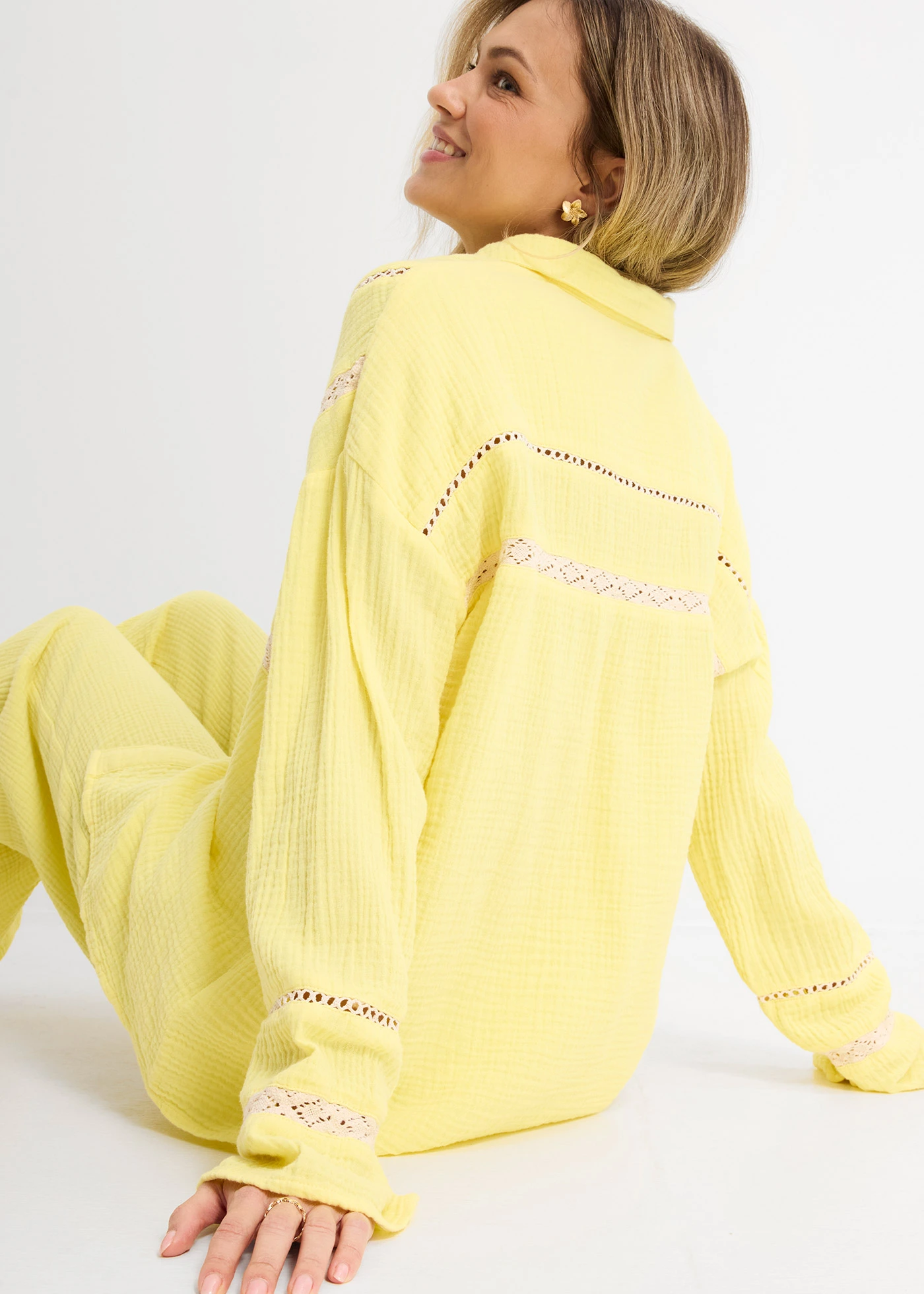 Mušelínová blúzka s čipkovými časťami • svetlolimetková washed • obchod bonprix