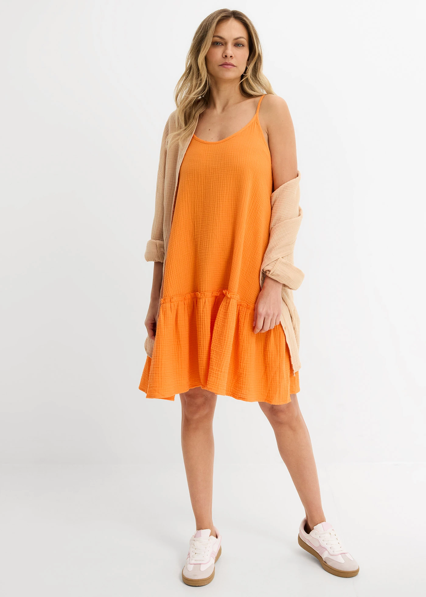 Robe à fines bretelles en gaze de coton • orange vif • Boutique bonprix