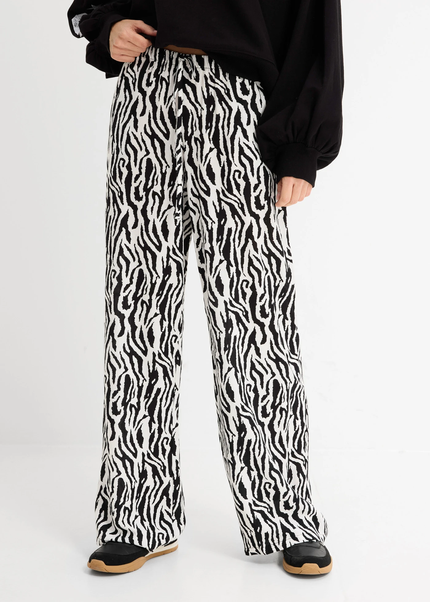 Pantalon taille élastiquée en viscose fluide • noir-blanc zèbre • Boutique bonprix