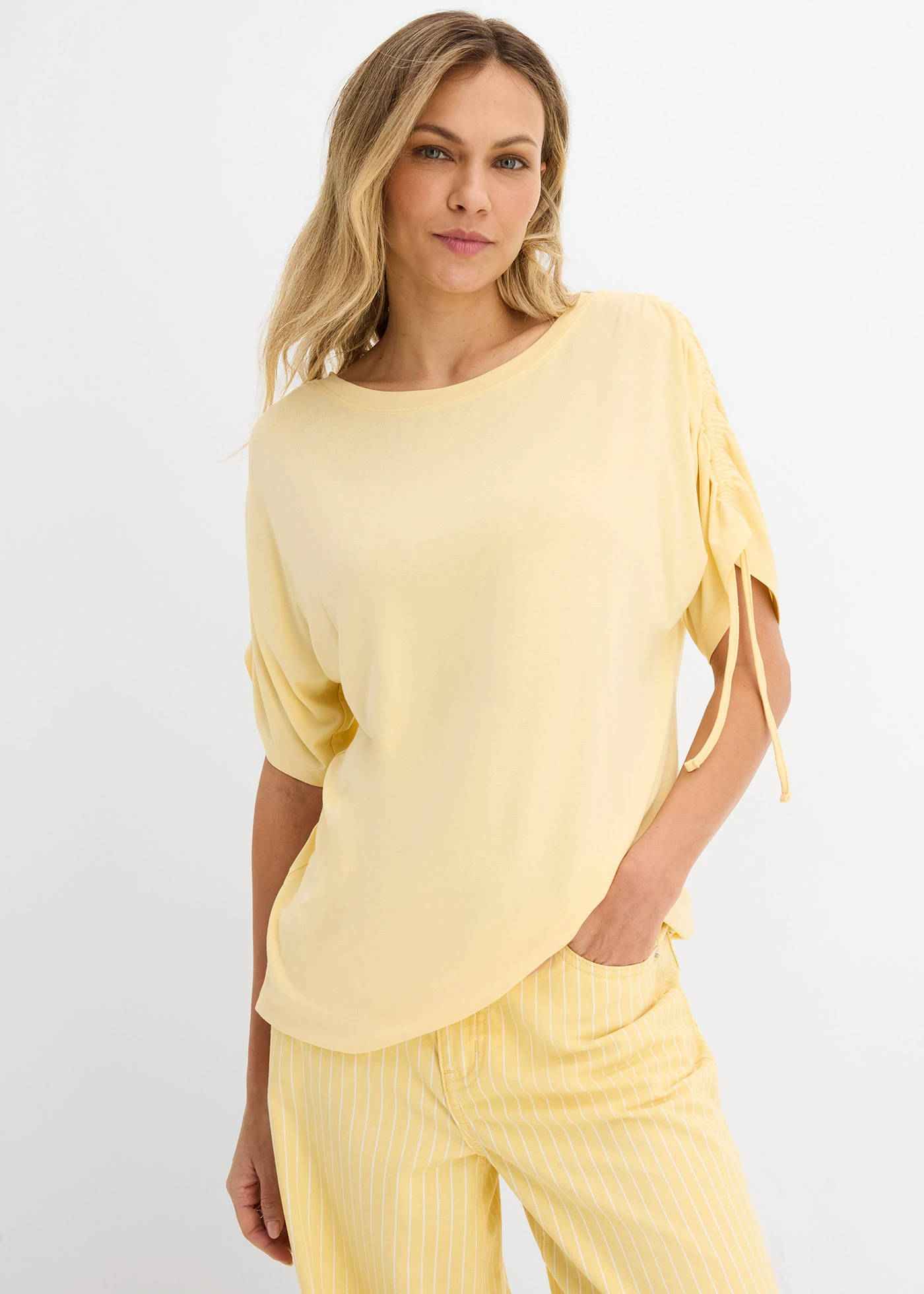 T-shirt en viscose fluide • jaune pastel • Boutique bonprix