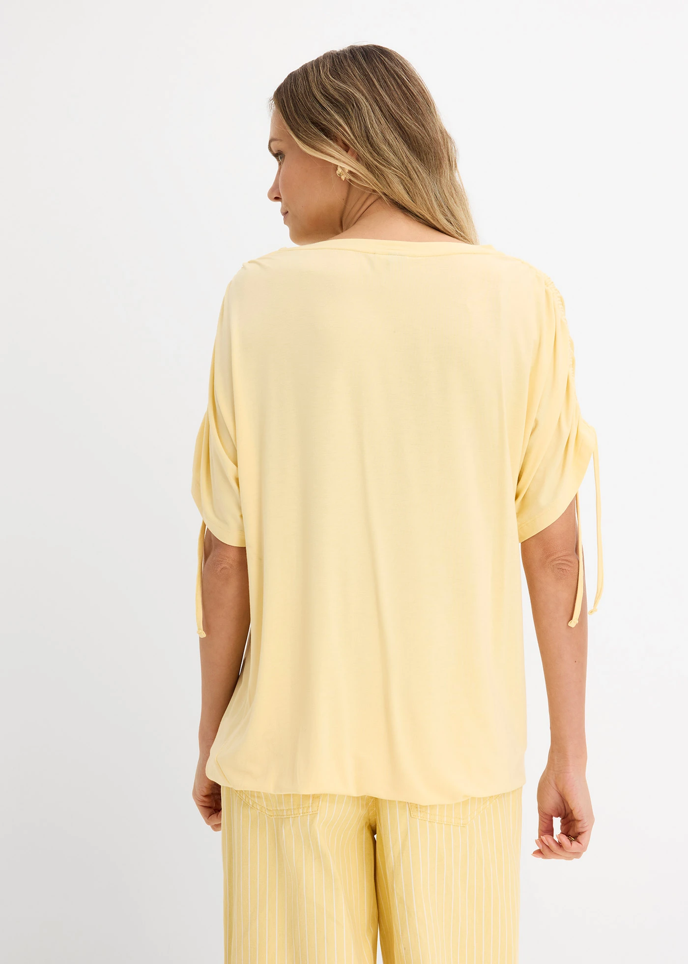 T-shirt en viscose fluide • jaune pastel • Boutique bonprix