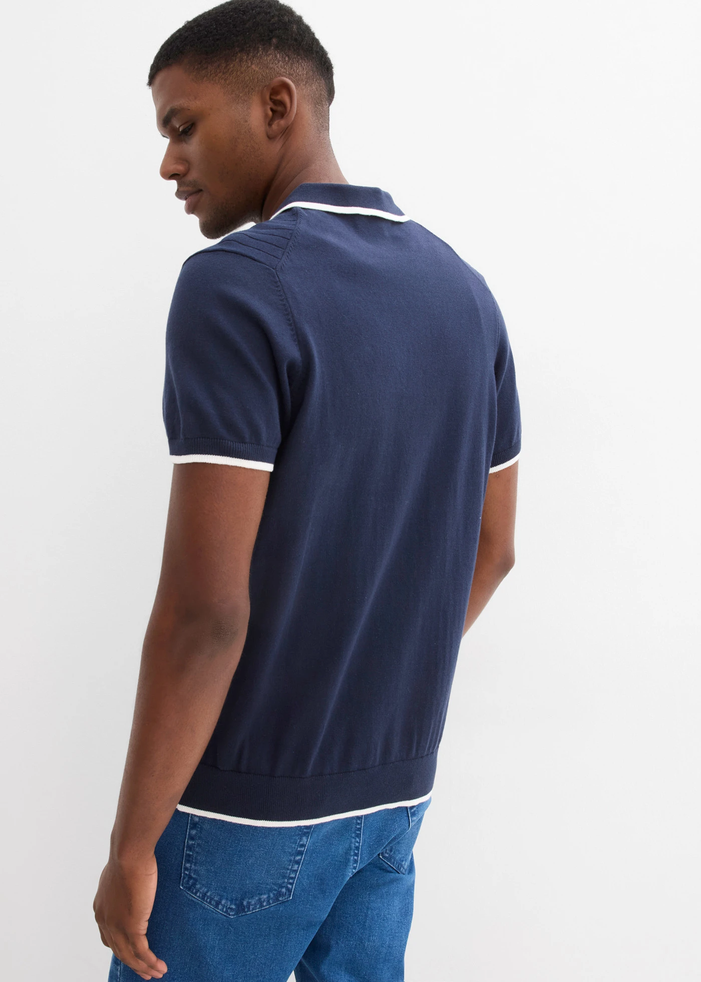 Poloshirt met contrasterende details • inktblauw/wolwit • bonprix online shop