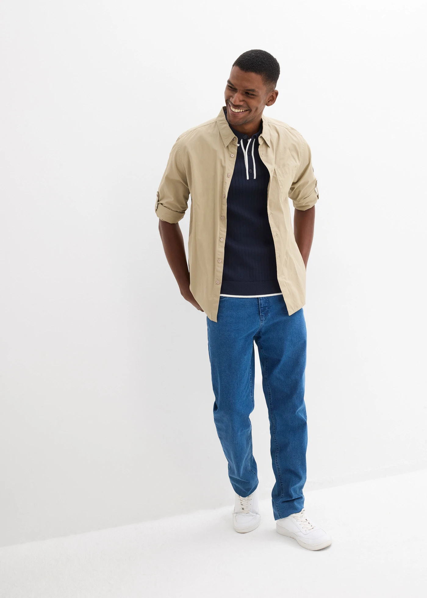 Poloshirt met contrasterende details • inktblauw/wolwit • bonprix online shop