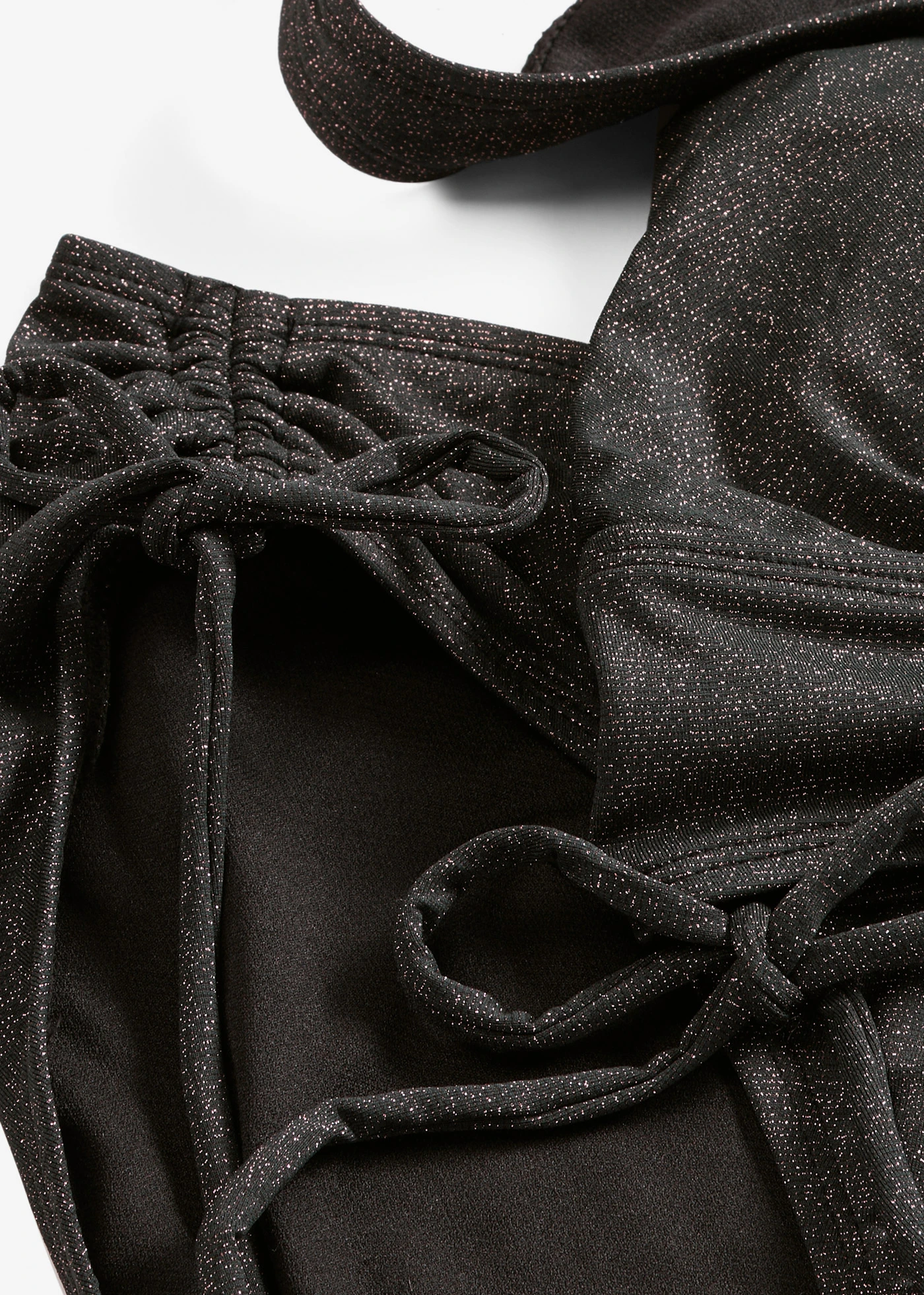 Bikiny (2-dielne), z lesklého materiálu • čierna-zlatá farba • obchod bonprix