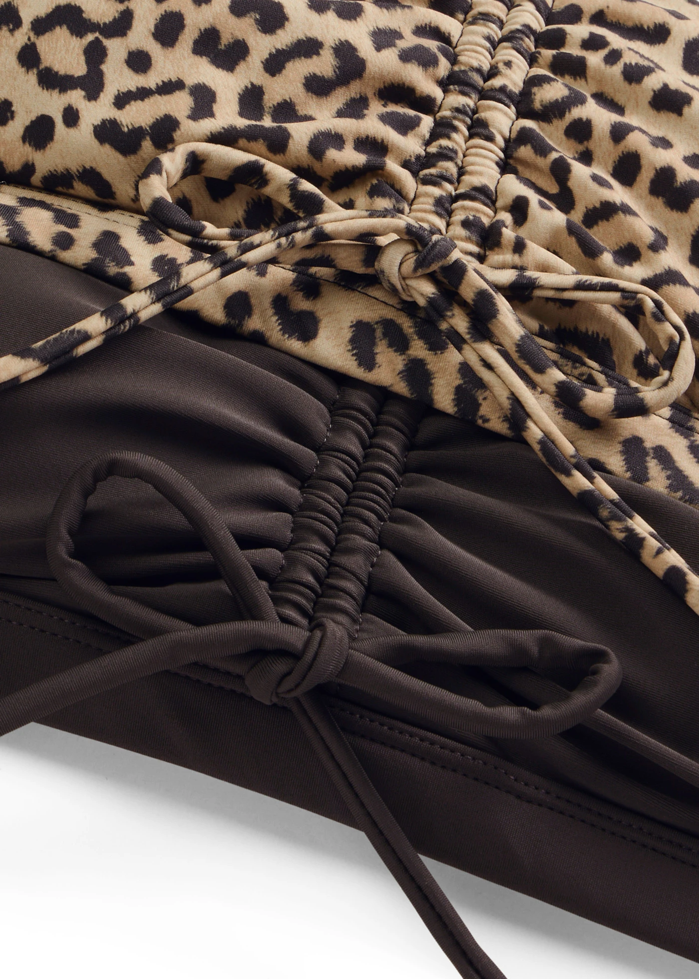 Bikinový top so šnúrkami na zaviazanie (2 ks v balení) • antracitová-béžová leopard potlačená • obchod bonprix