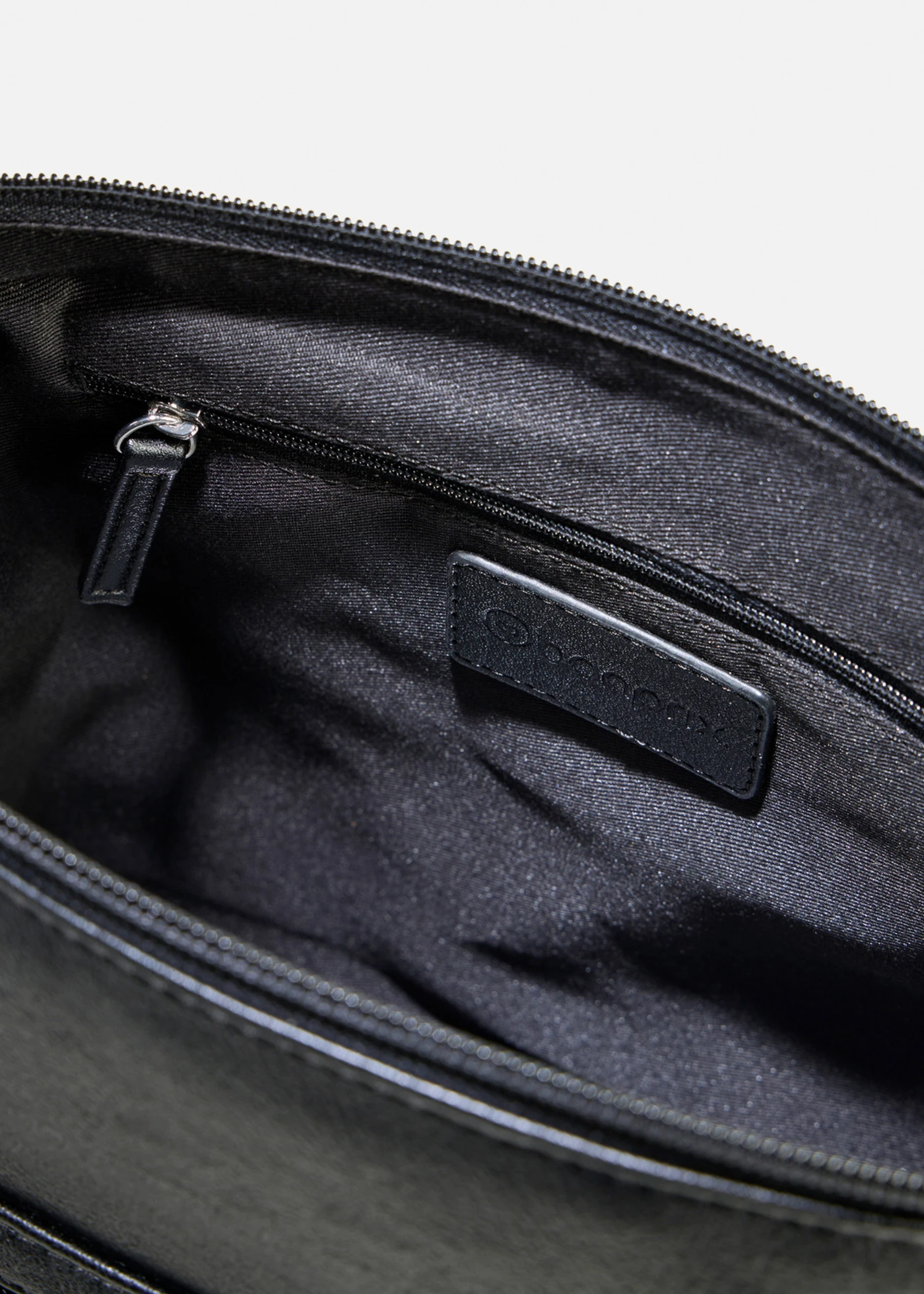 Kabelka Crossbody s dekoratívnym vreckom • čierna • obchod bonprix