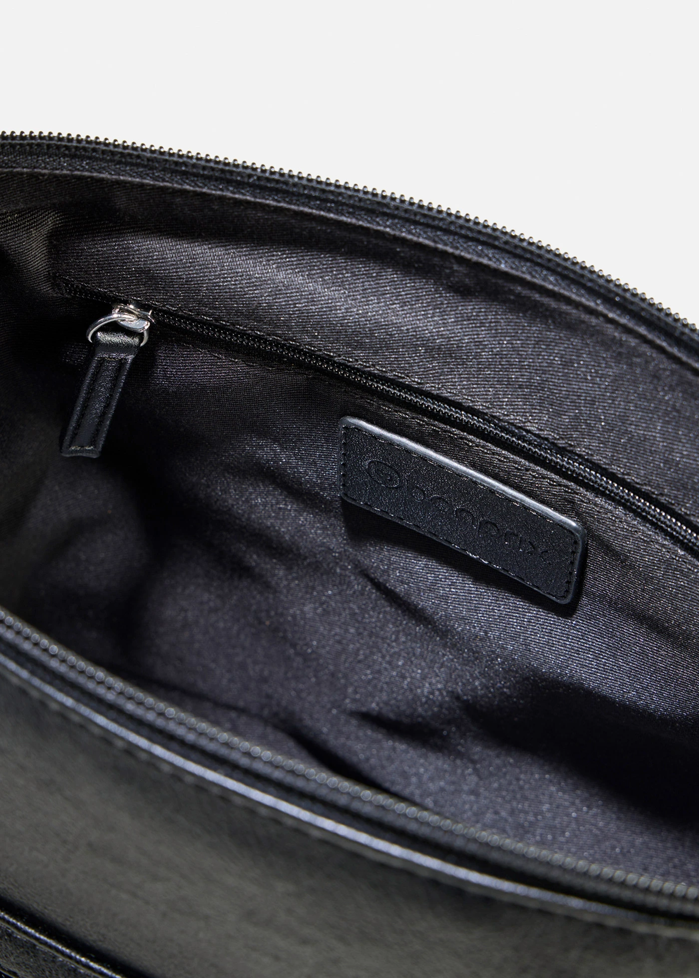 Sac à bandoulière avec poche extérieure décorative • noir • Boutique bonprix