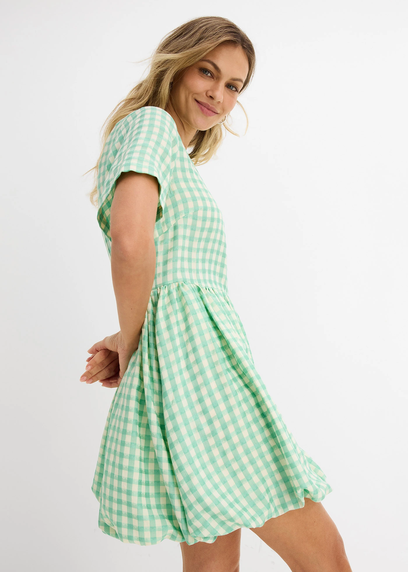 Rochie scurtă cu Bubblehem • verde/alb cadrilat • magazin bonprix