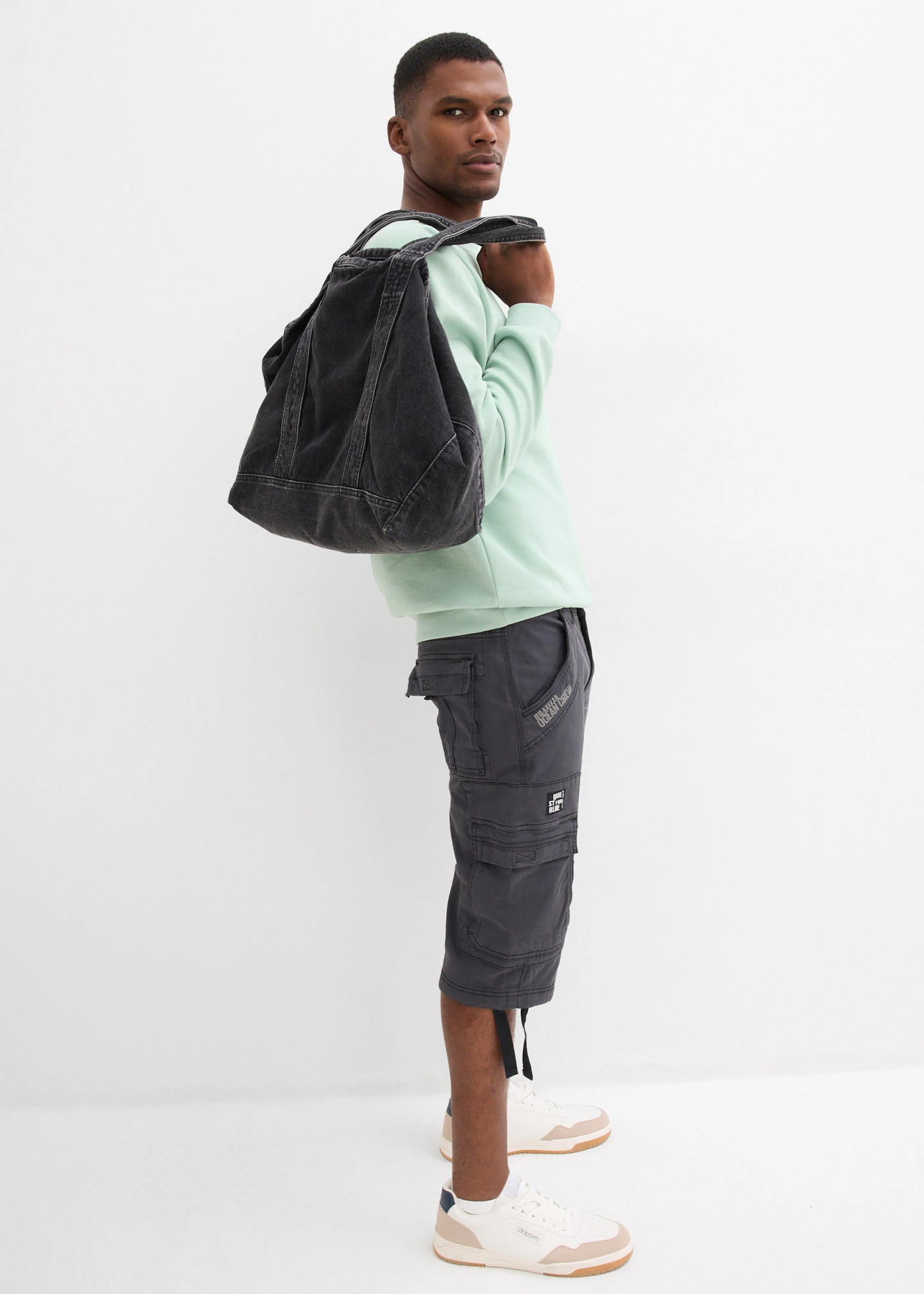 Dlouhé bermudy s cargo kapsami, Regular Fit • černá • bonprix obchod