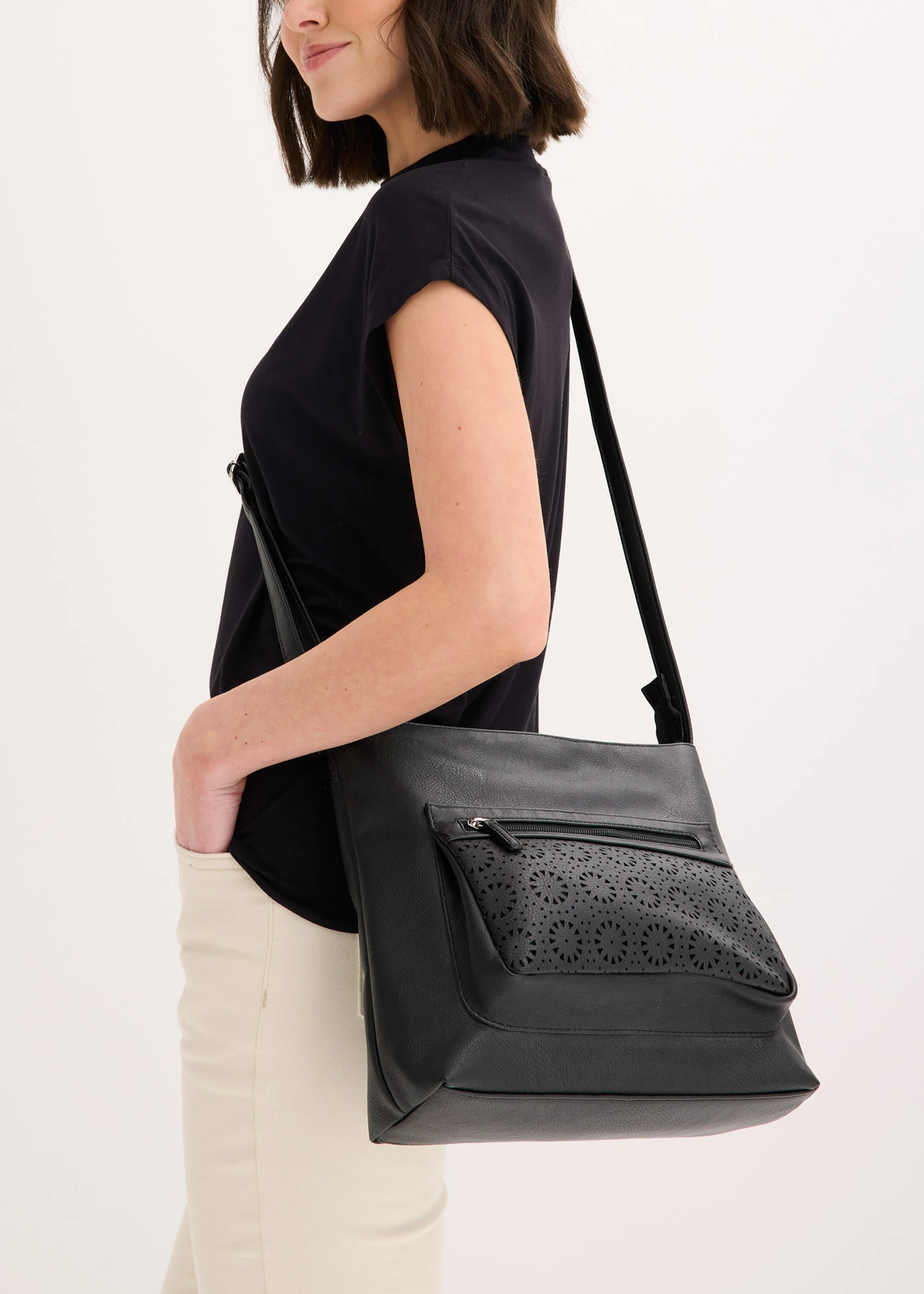 Sac à bandoulière avec poche extérieure décorative • noir • Boutique bonprix
