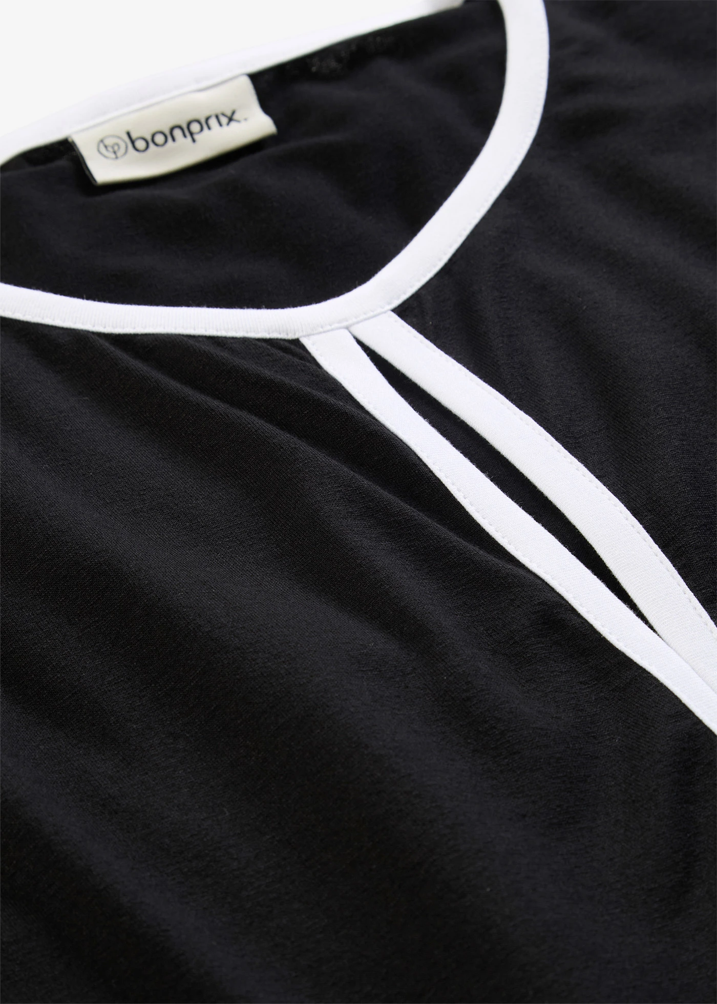 T-shirt avec passepoil • noir-écru • Boutique bonprix