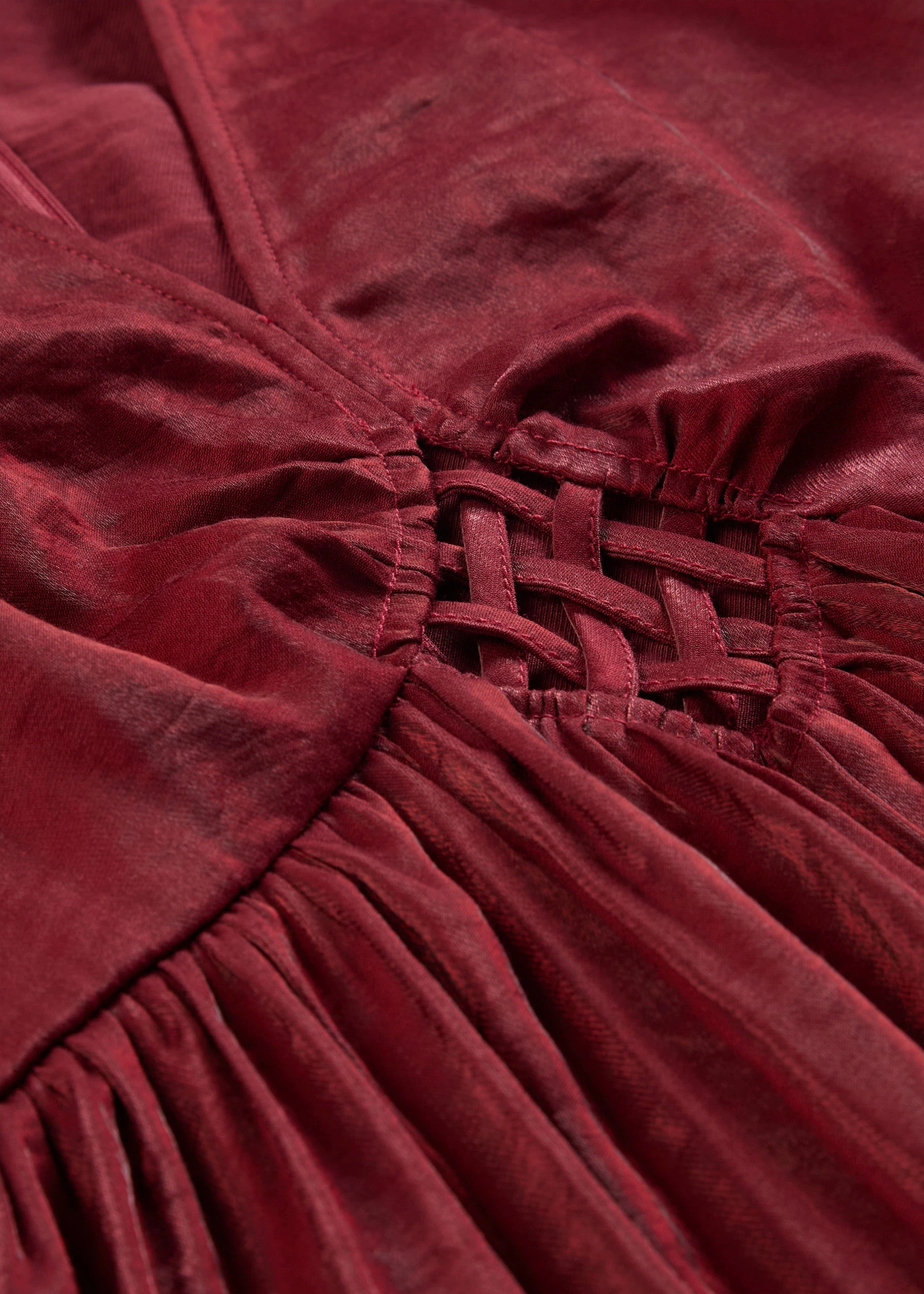 Robe midi en satin irisé • rouge rubis • Boutique bonprix