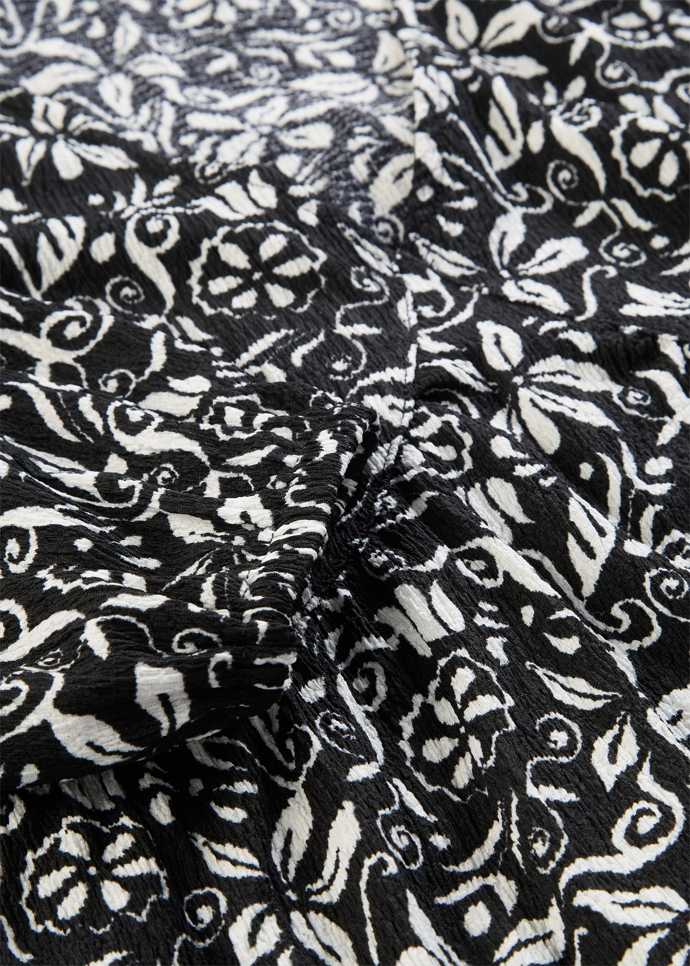 Robe-tunique en crêpe léger • noir-écru graphique • Boutique bonprix