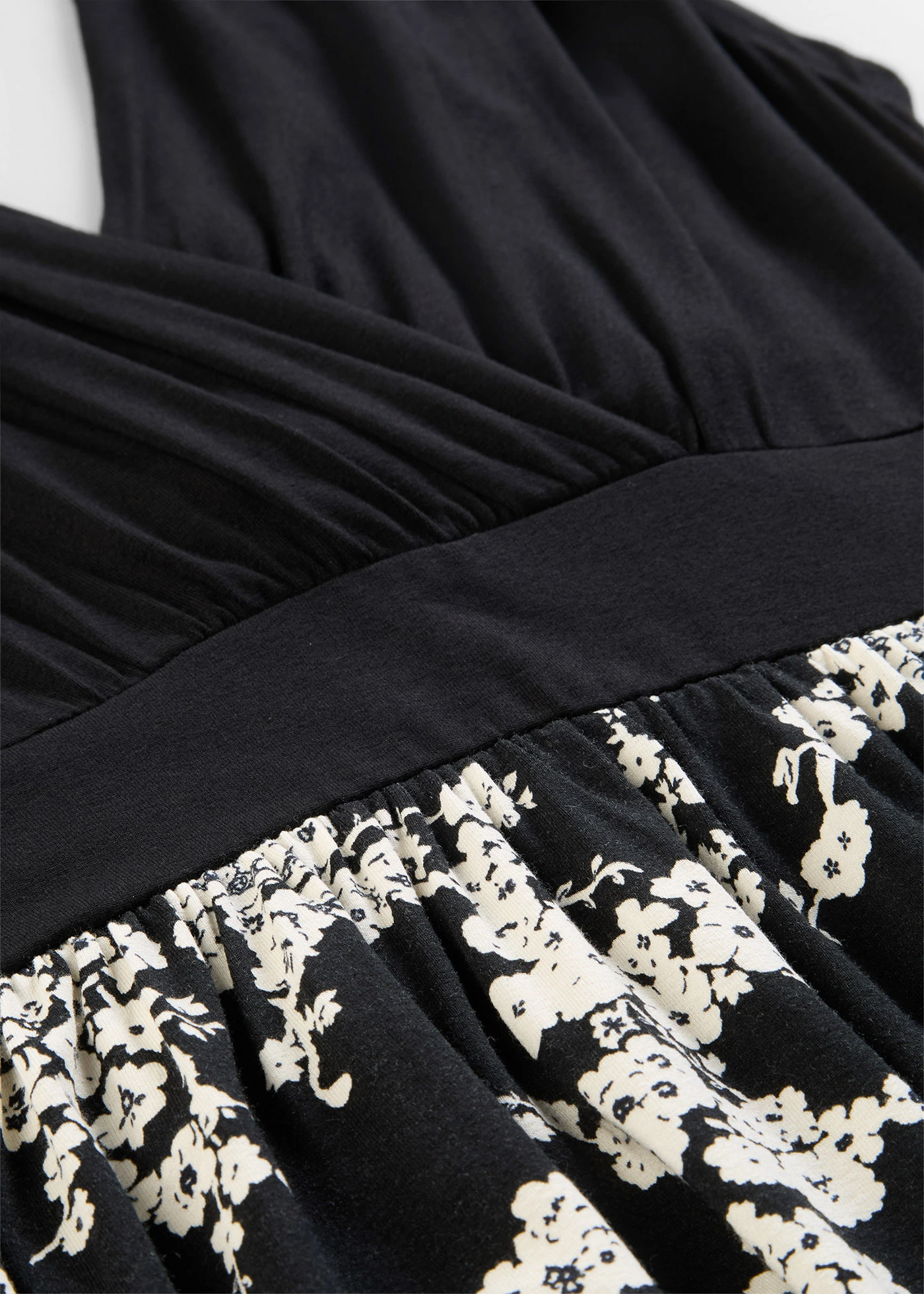 Robe en jersey viscose • noir-écru floral • Boutique bonprix