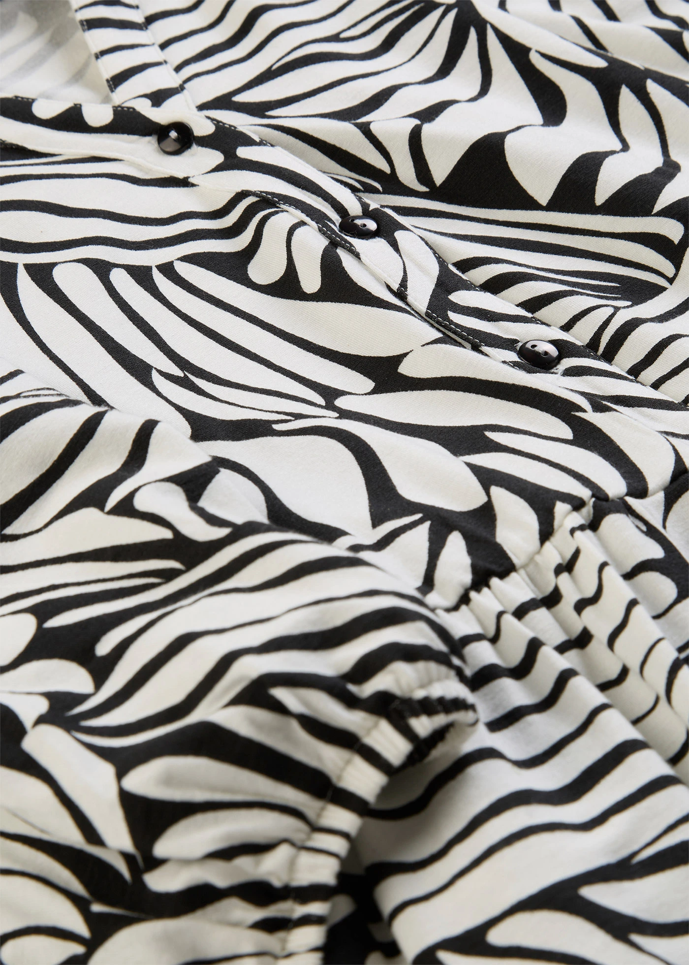 Tuniekjurk van een soepele viscosemix • zwart-wolwit met print • bonprix online shop