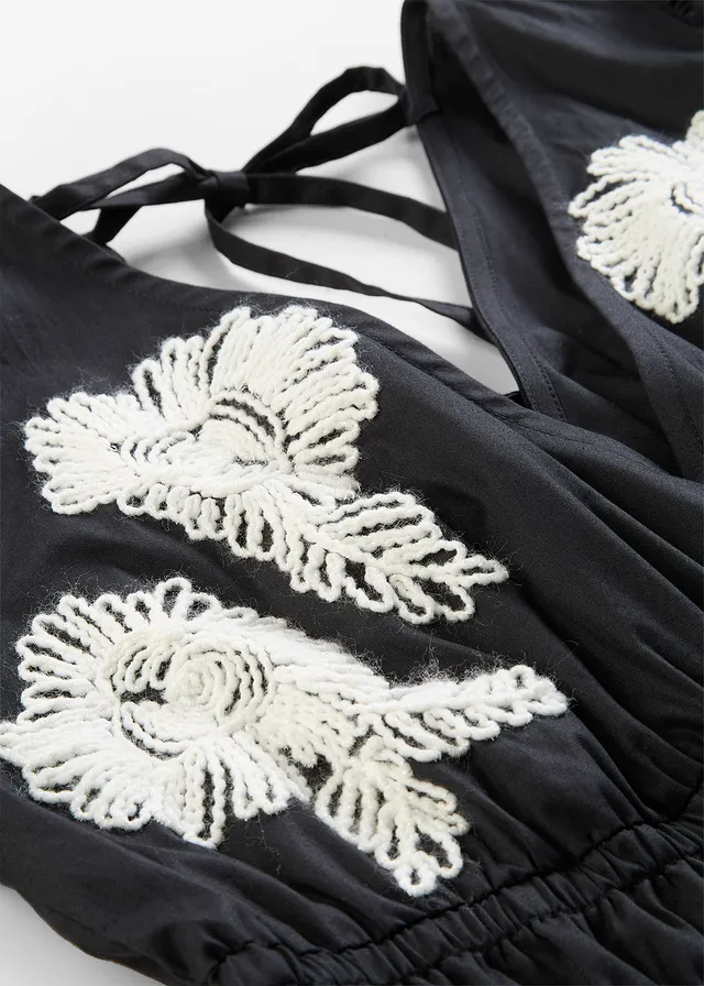 Robe midi brodée • noir-blanc floral • product-page.page-title-suffix