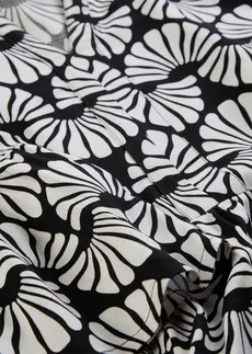 Robe-tunique en viscose fluide • écru/noir graphique • Boutique bonprix