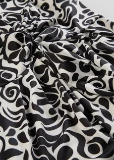 Mini jurk met een diep decolleté • parelwit-zwart gebloemd • bonprix online shop