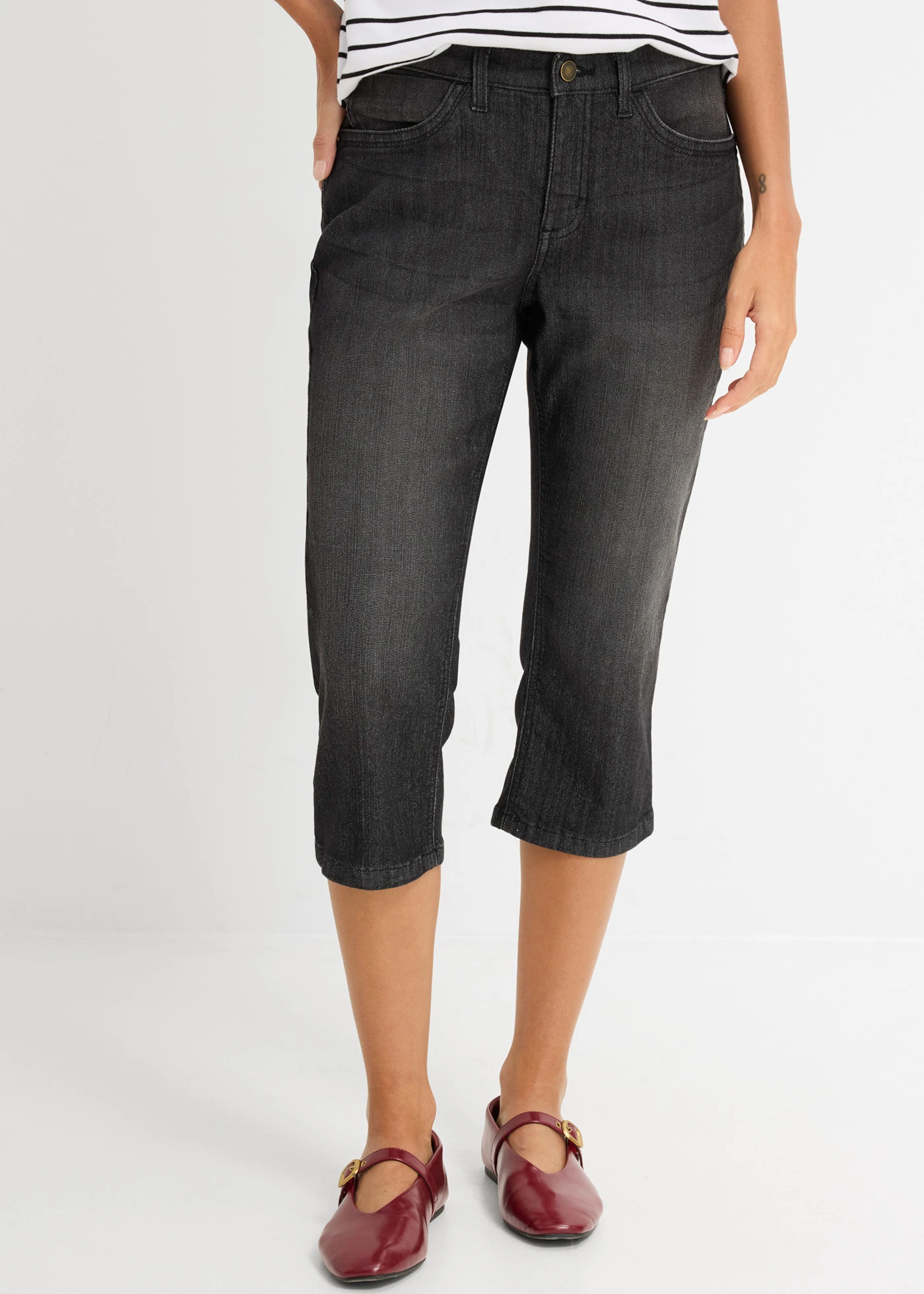 Slim capri jeans, mid waist • zwart denim used • bonprix online shop