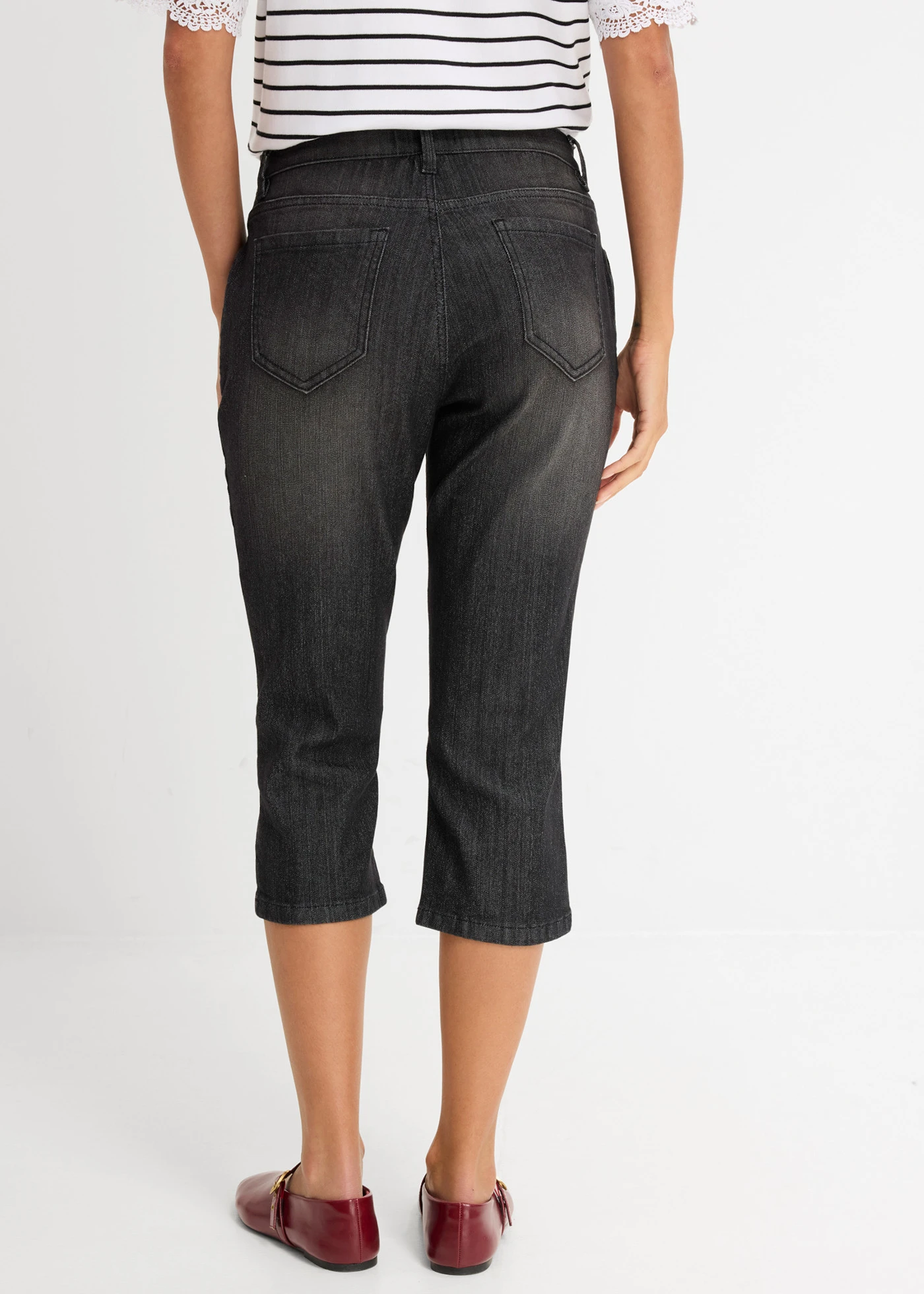 Slim capri jeans, mid waist • zwart denim used • bonprix online shop