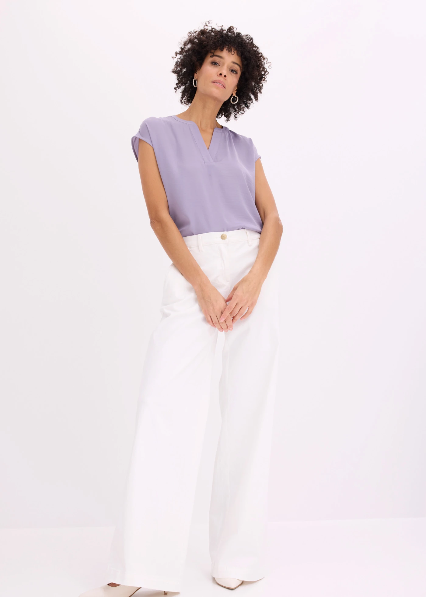 Satijnen tuniek met korte mouwen en oversized schouders • rookviolet • bonprix online shop