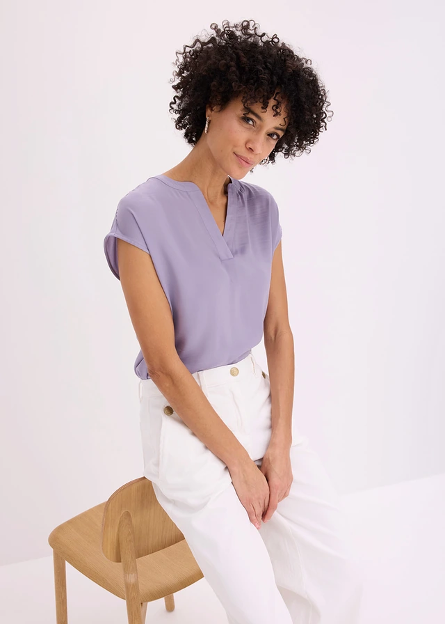 Blouse manches courtes ample en satin avec épaules descendues • violine fumé • product-page.page-title-suffix