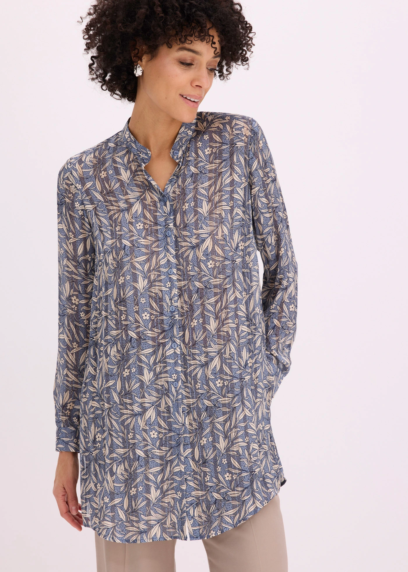 Lange blouse van chiffon • rookblauw gebloemd • bonprix online shop