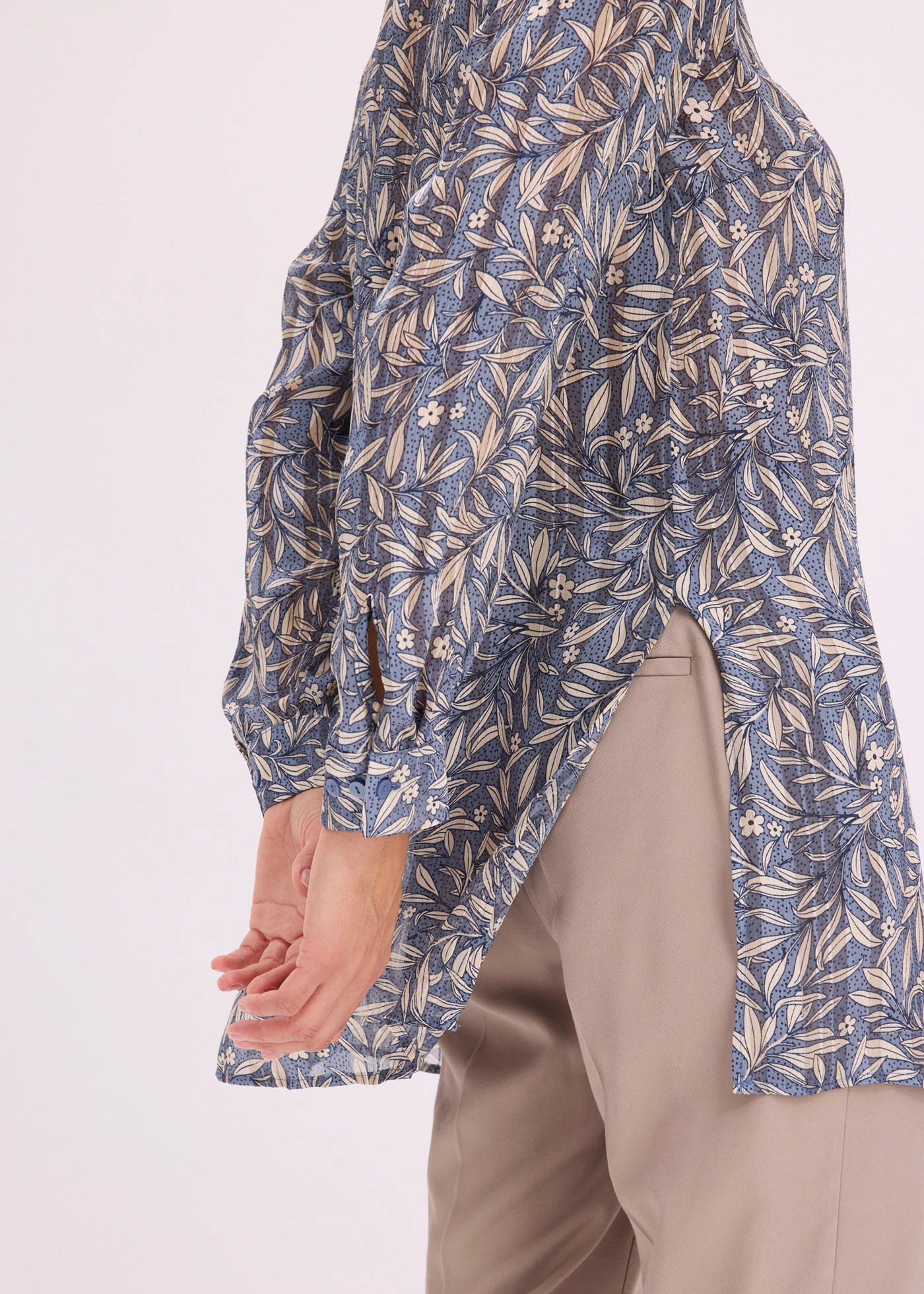 Lange blouse van chiffon • rookblauw gebloemd • bonprix online shop